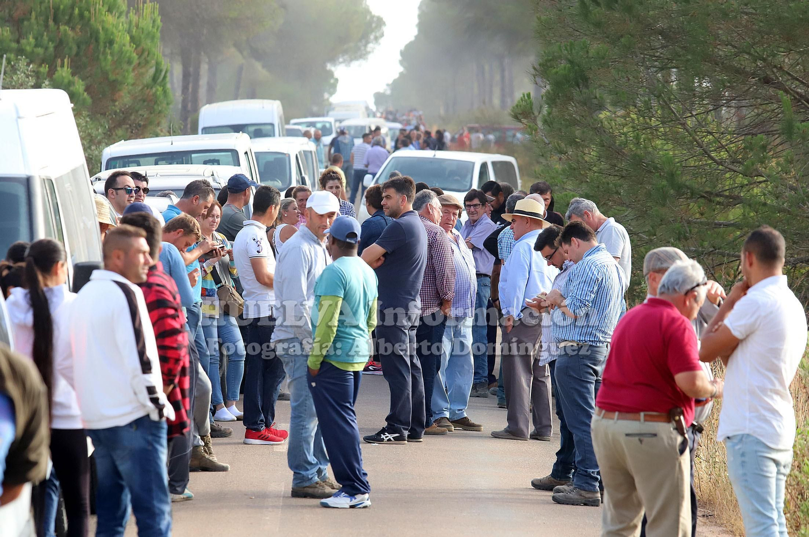Imágenes de la movilización en Lucena para impedir el cierre de pozos