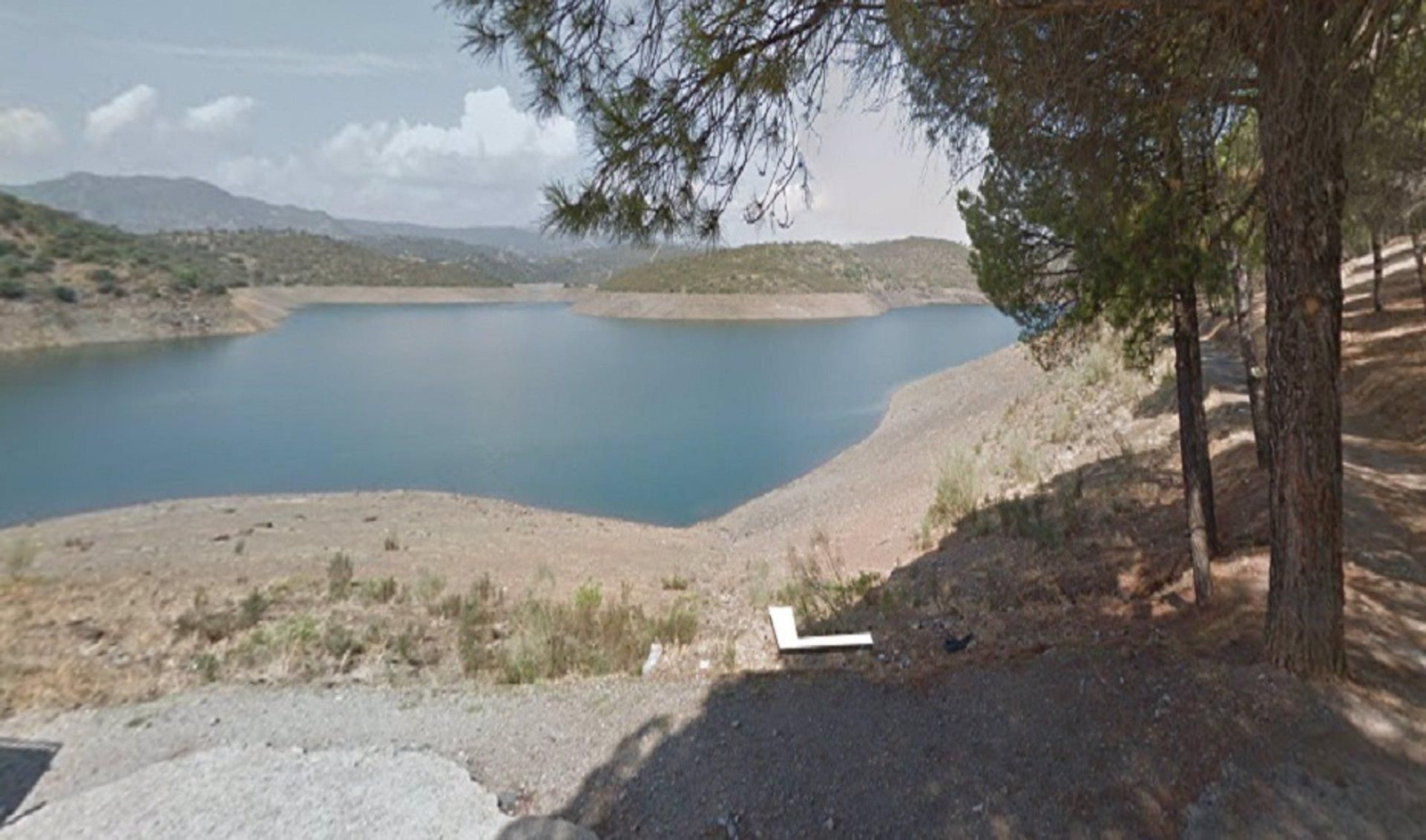 Playa del Tanujoso en el embalse del Rumblar, en Baños de la Encina (Jaén) . Playa del Tanujoso en el embalse del Rumblar, en Baños de la Encina (Jaén) .