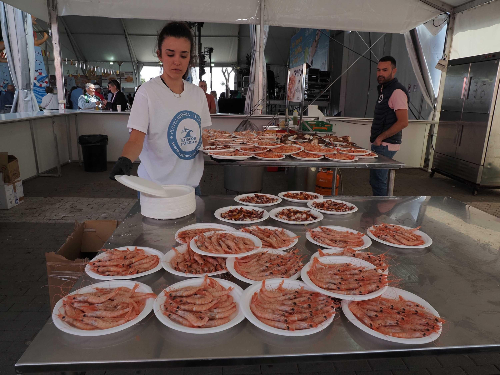 El espectacular ambiente de la Feria de la Gamba de Punta Umbría, en imágenes