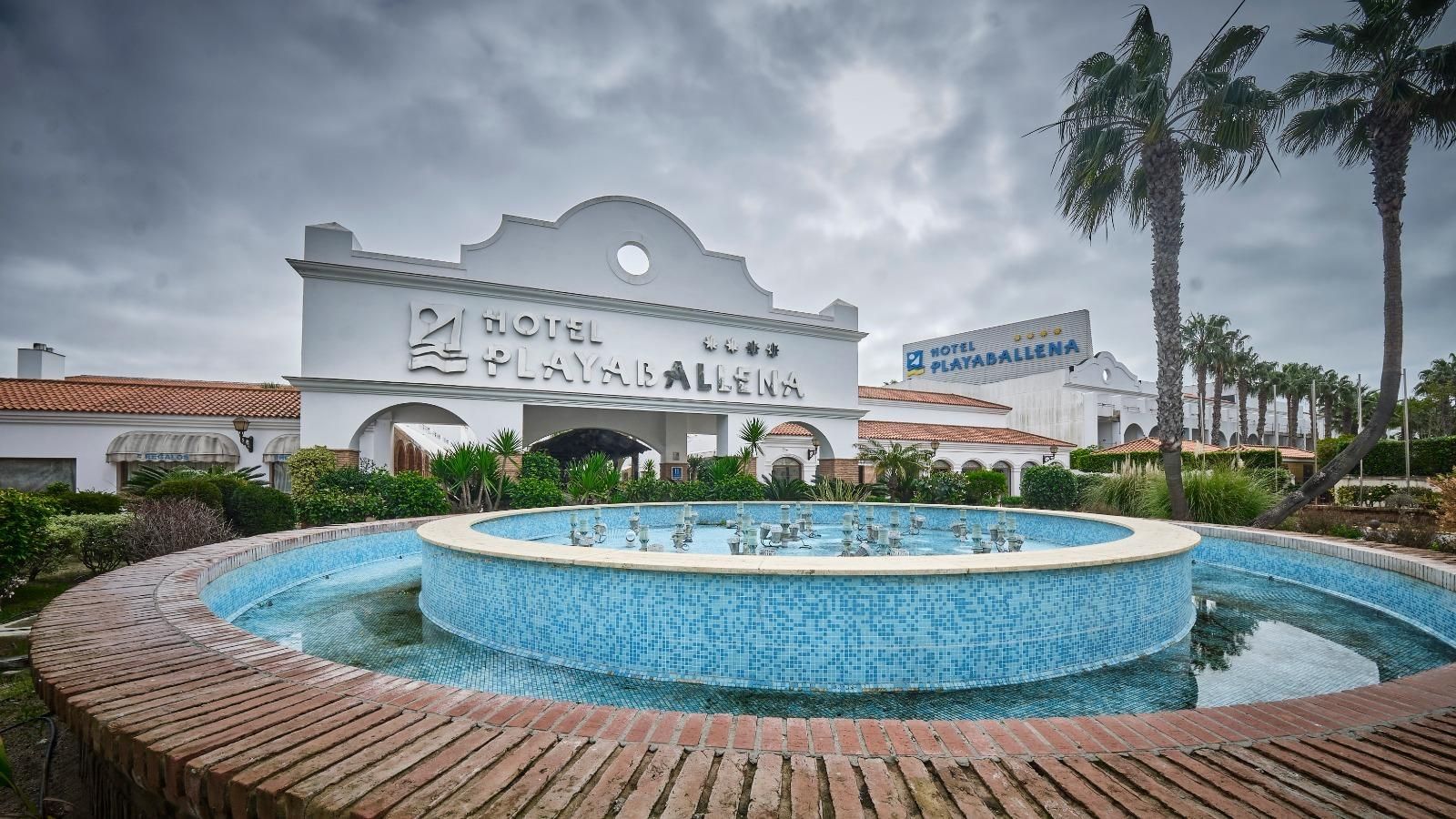 Una de las fuentes del hotel Playaballena.