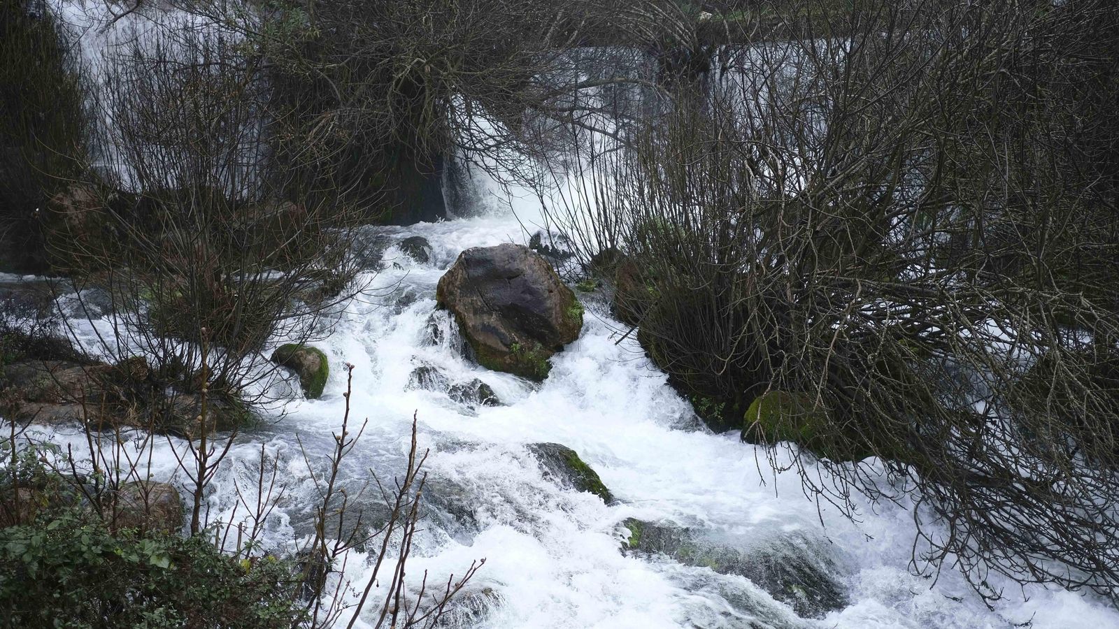 Cascada del nacimiento de la Estación de Benaoján. Cascada del nacimiento de la Estación de Benaoján.