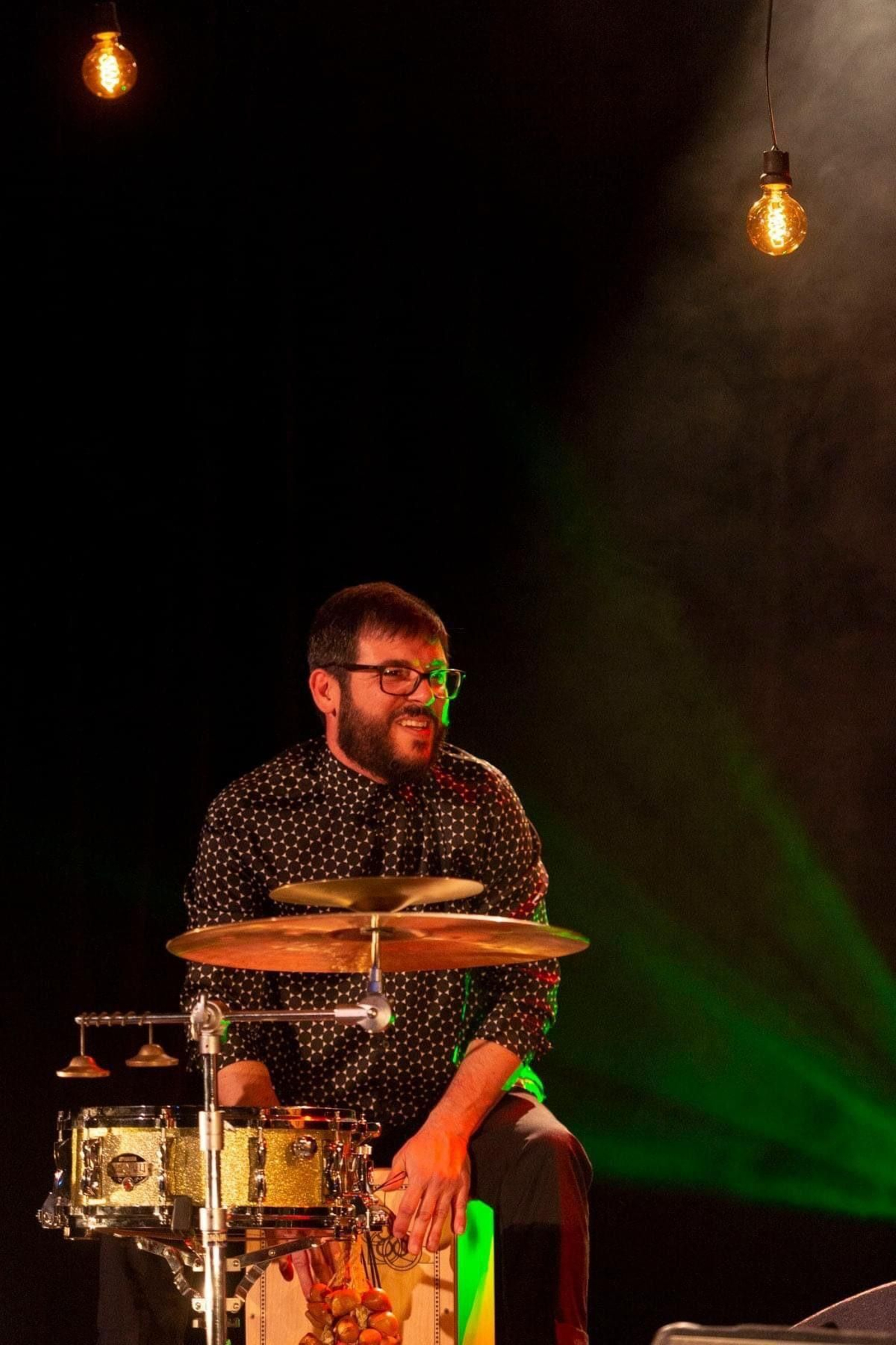 Paquito González es percusionista de Miguel Poveda, Vicente Amigo y Bolita entre otros