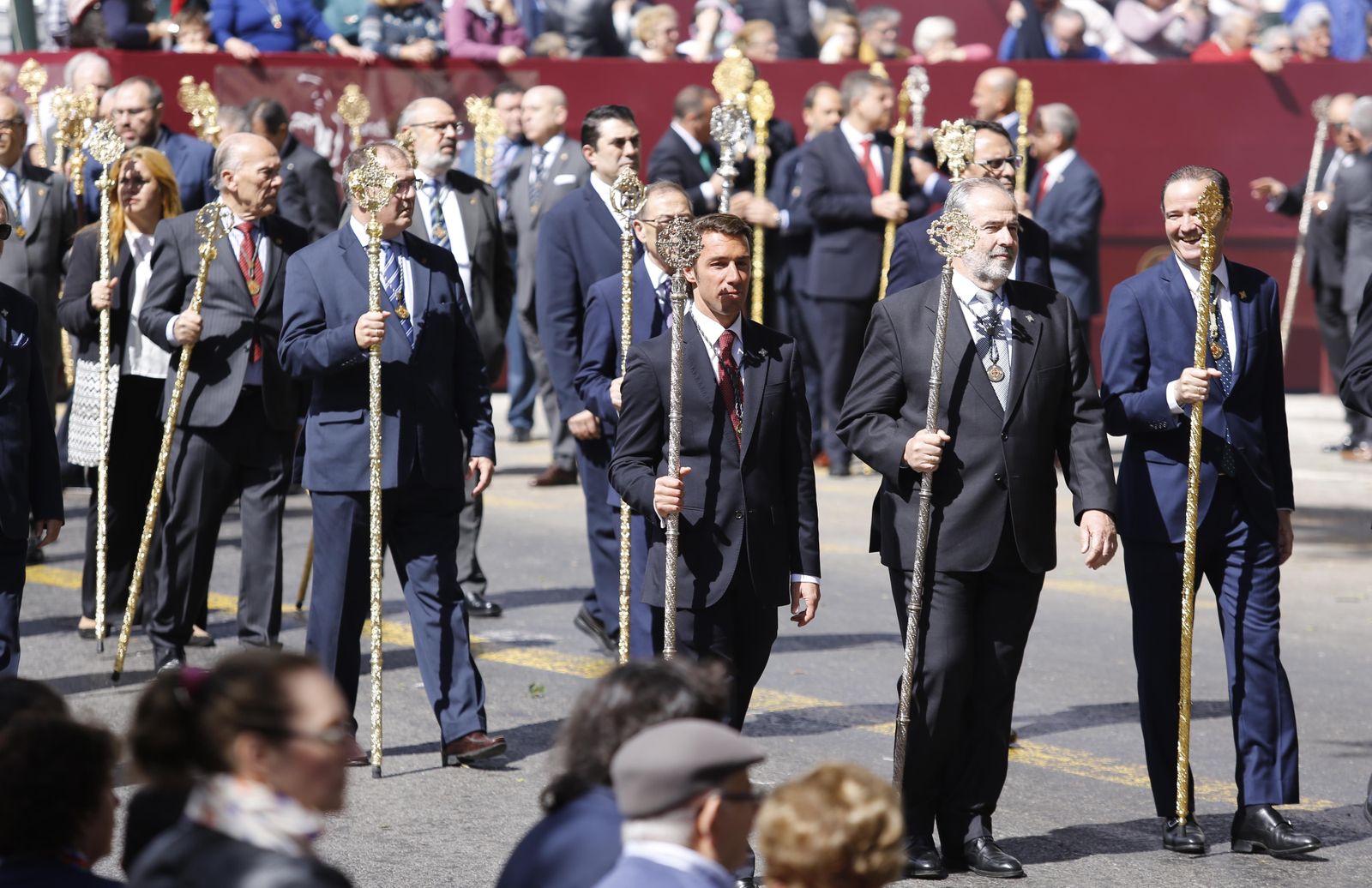La junta de gobierno de la Agrupación de Cofradías, con Pablo Atencia al frente, en la procesión del Resucitado.