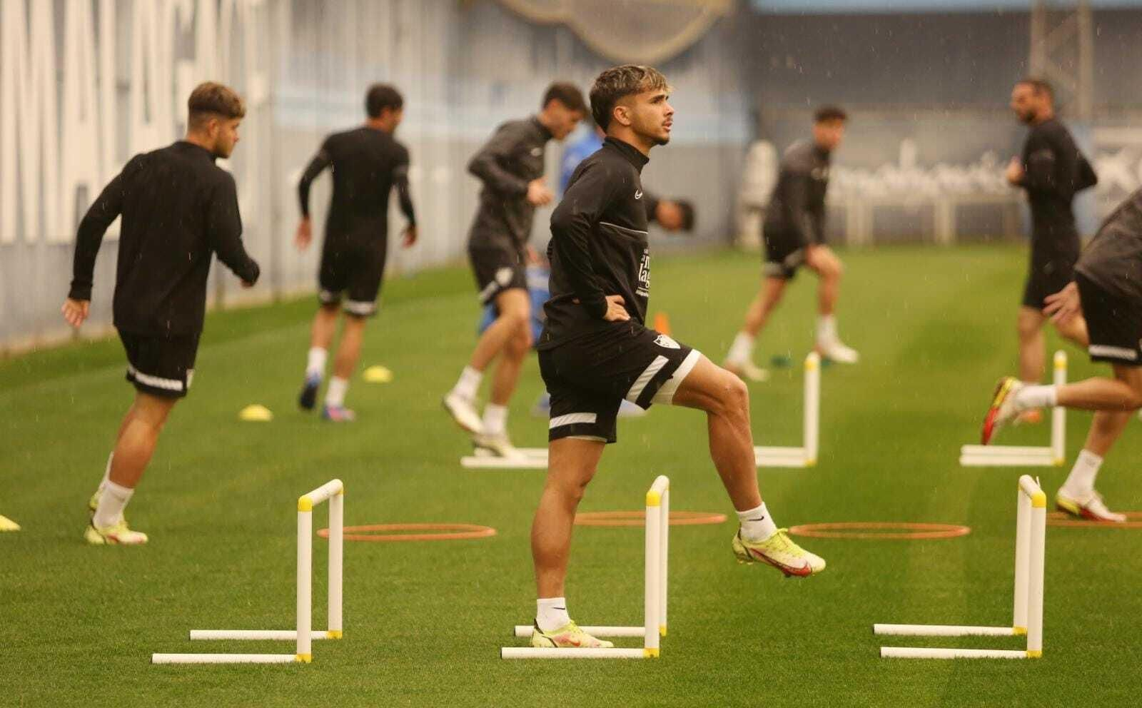 Galería: Adrián López y un cielo anaranjado sobre el Anexo