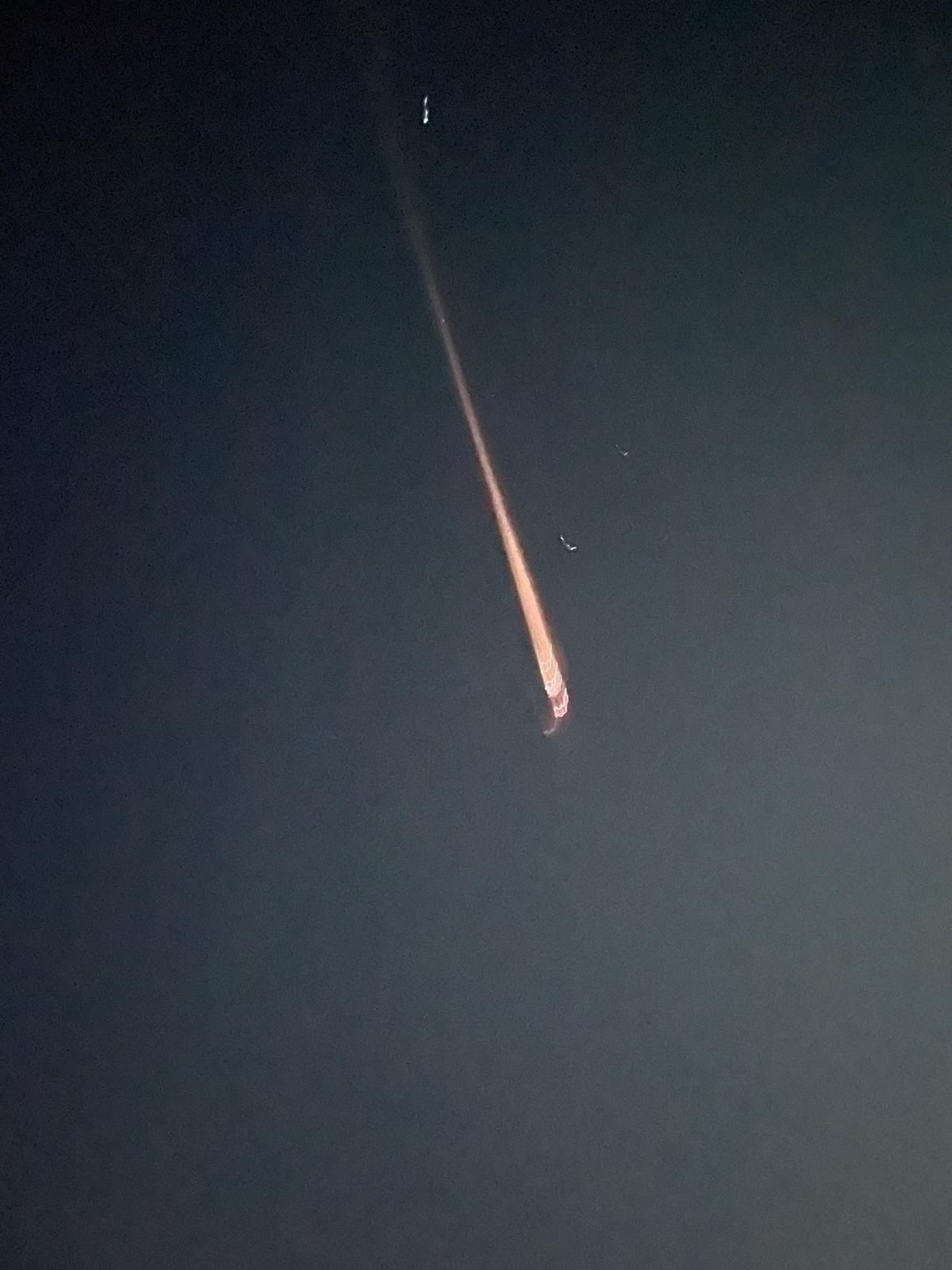 Momento en el que la "bola de fuego" cruzó el cielo