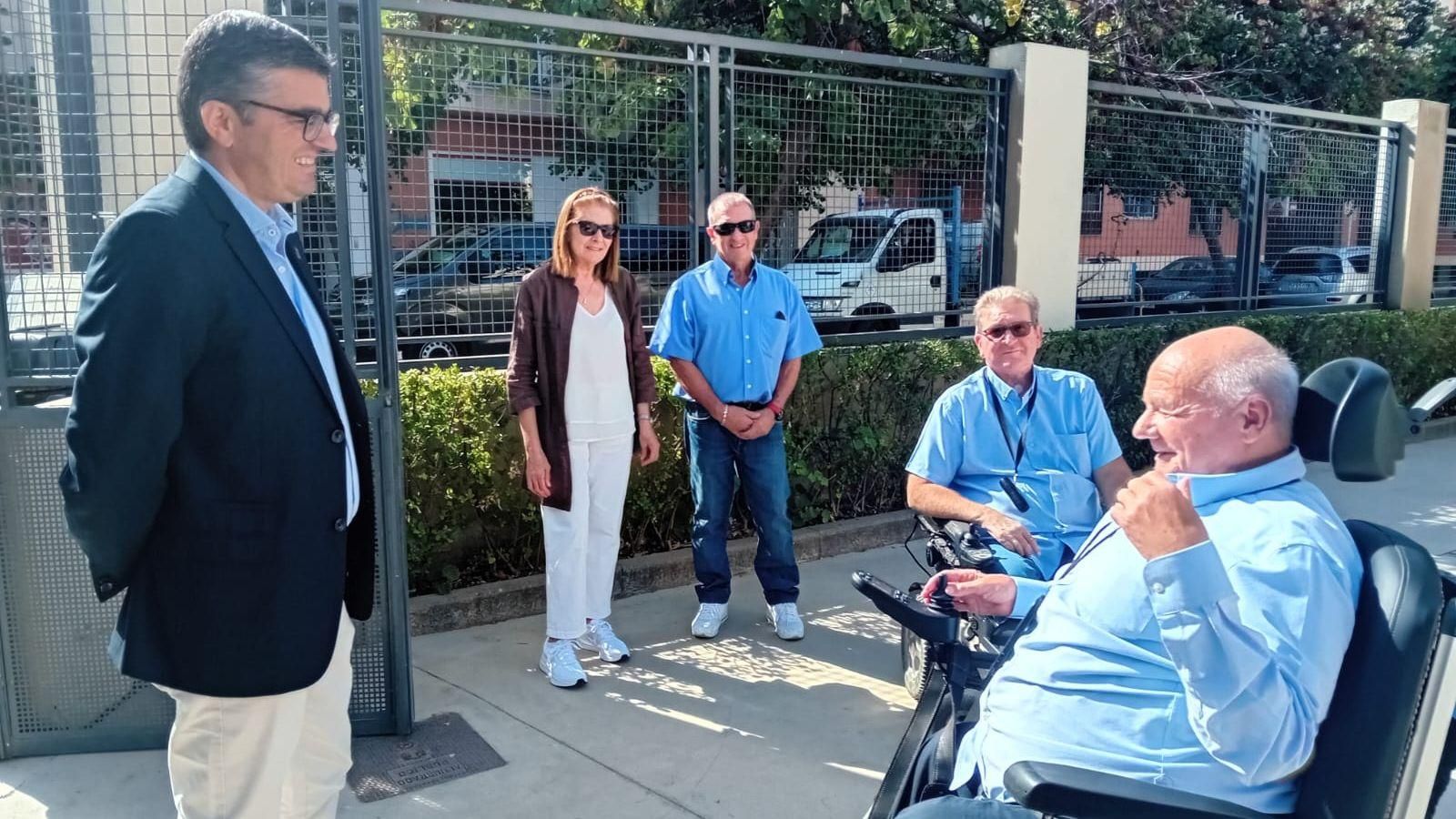 El delegado territorial de Empleo en Granada visita las instalaciones sociales de la Asociación Aspaym