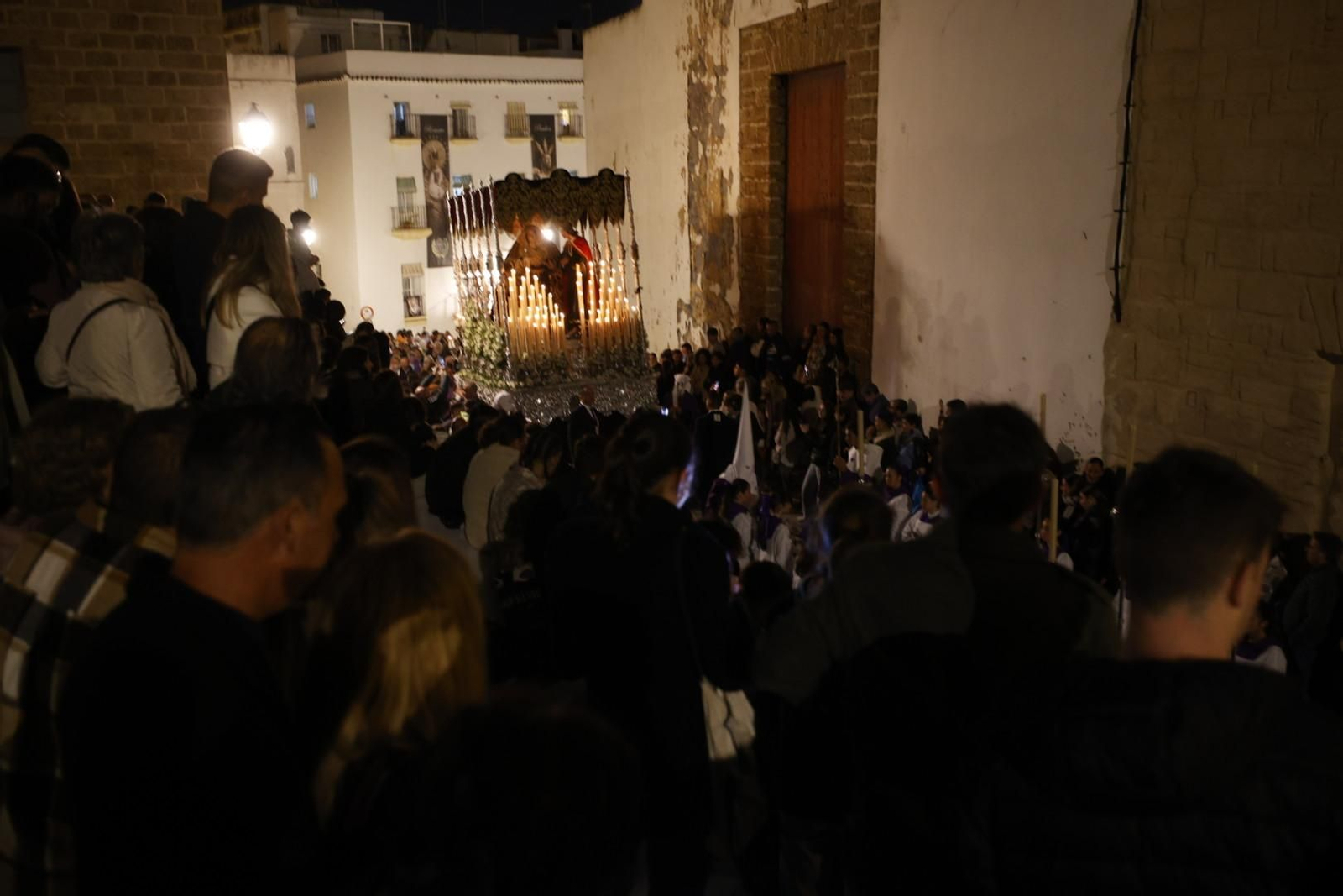 Imágenes de la salida de Medinaceli en la Semana Santa de Cádiz 2025