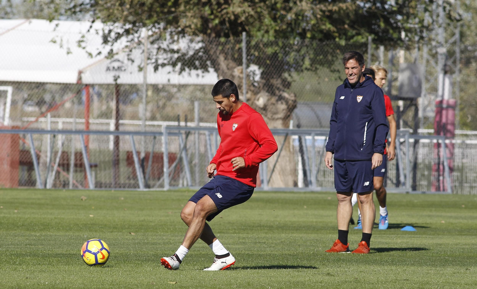 Nolito realiza uno de los ejercicios con balón programados para la sesión matinal de este lunes ante Berizzo.