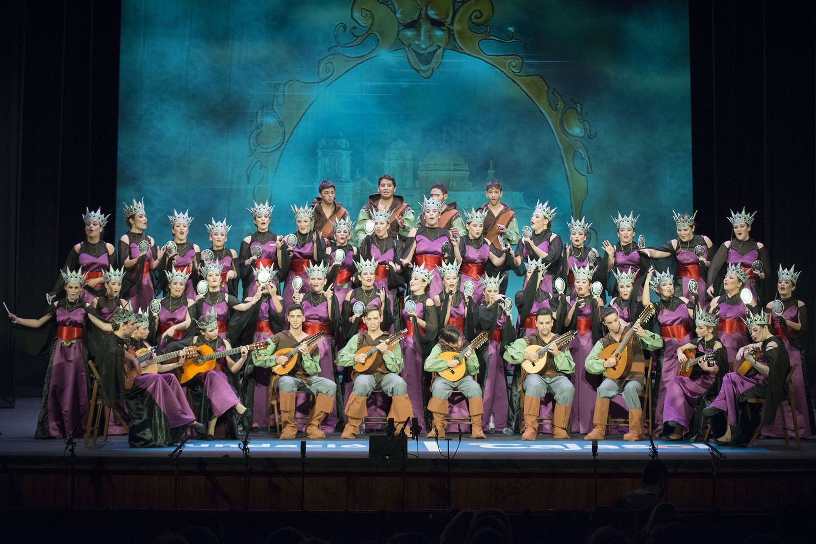 El coro 'El reflejo' abre la primera parte de la gran final.