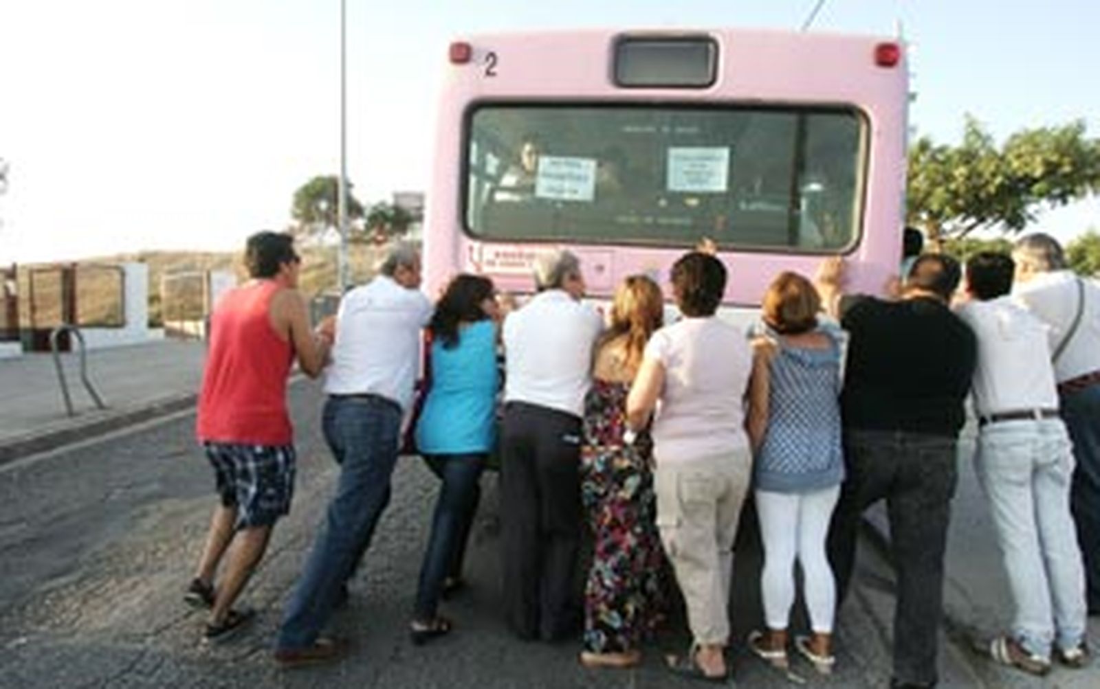 La empresa incumple la fecha de pago a la plantilla de los autobuses