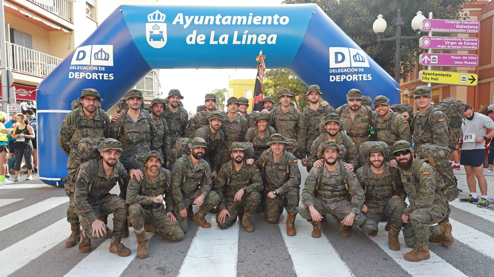 Las mejores fotos de la VIII Carrera Cívico Militar 'Entre dos ciudades'