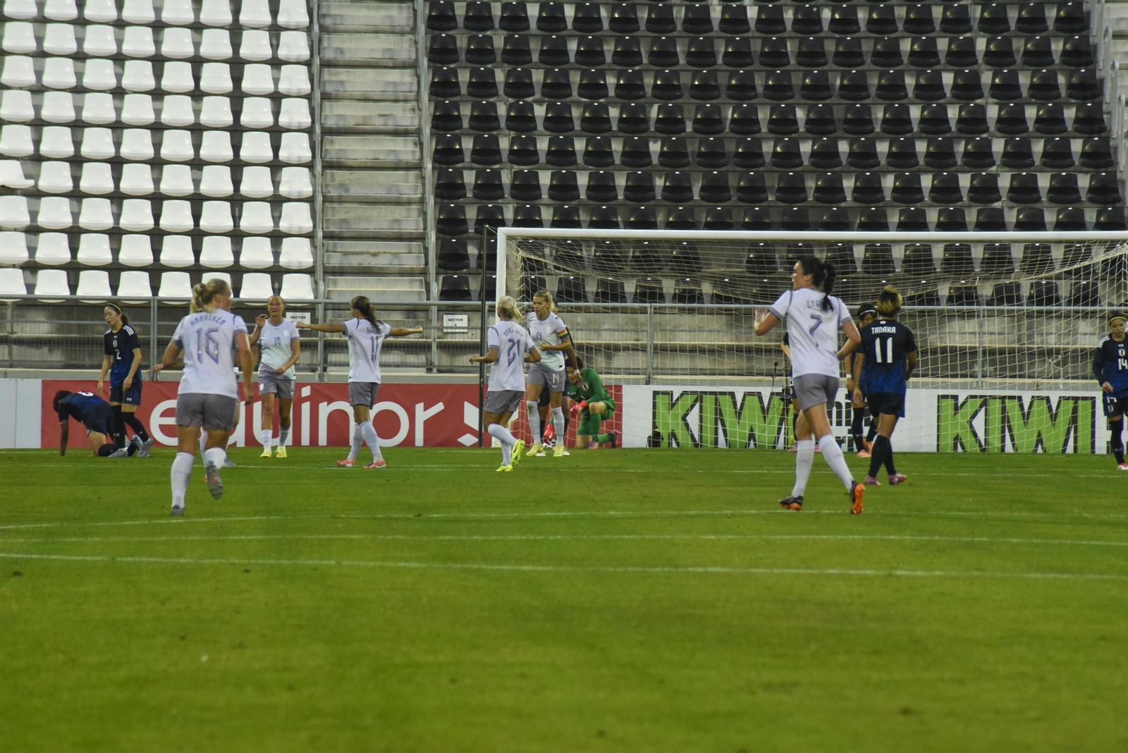 Las fotos del partido amistoso entre las selecciones femeninas de fútbol de Noruega y Japón en La Línea