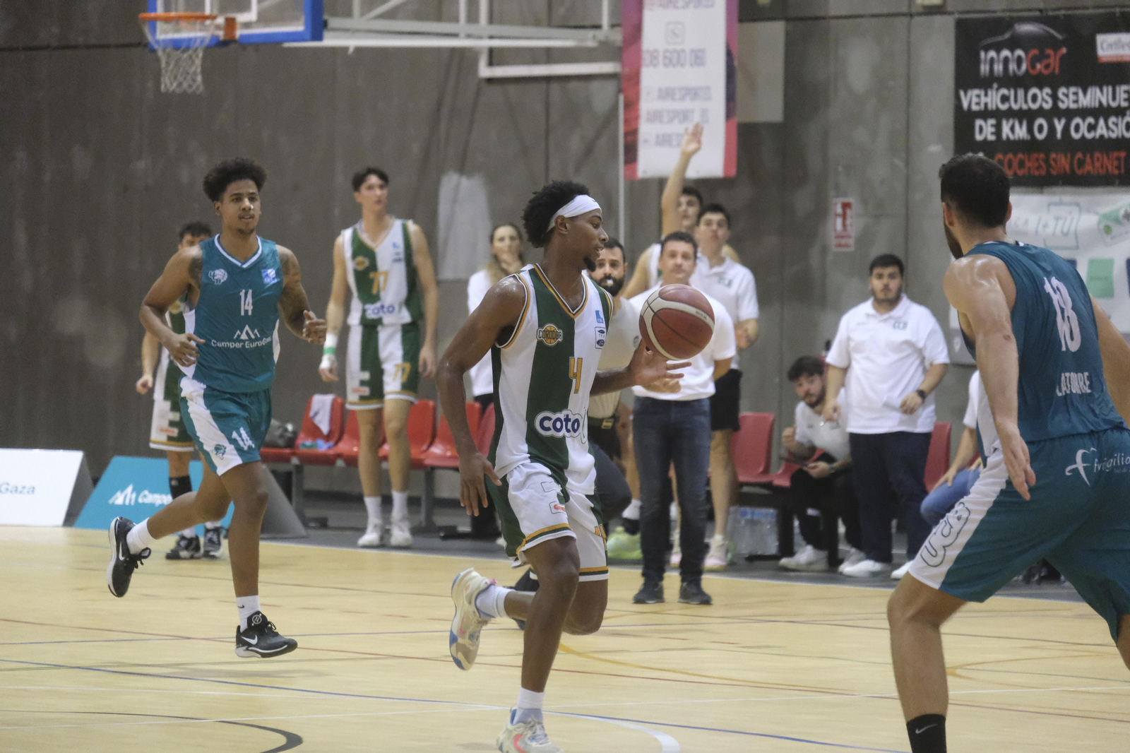 Las mejores imágenes del derbi entre UCB Camper Eurogaza y Coto Córdoba