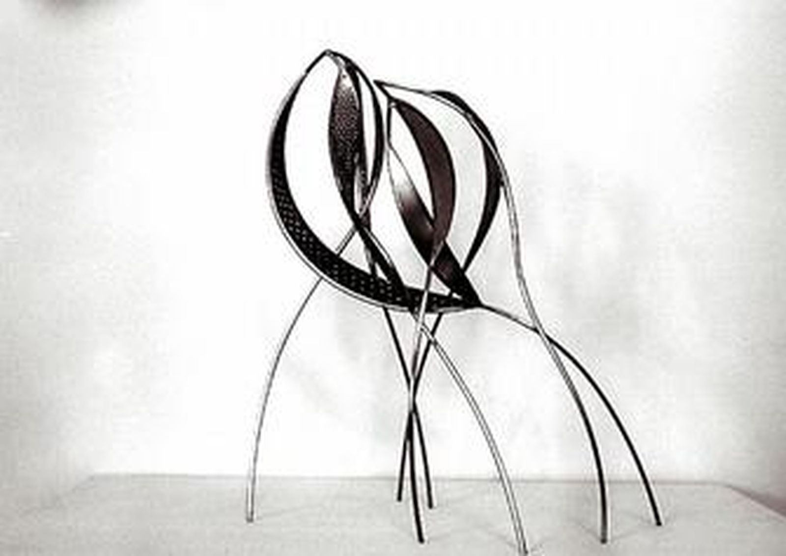 El malagueño Chema Lumbreras, junto a una de sus piezas.