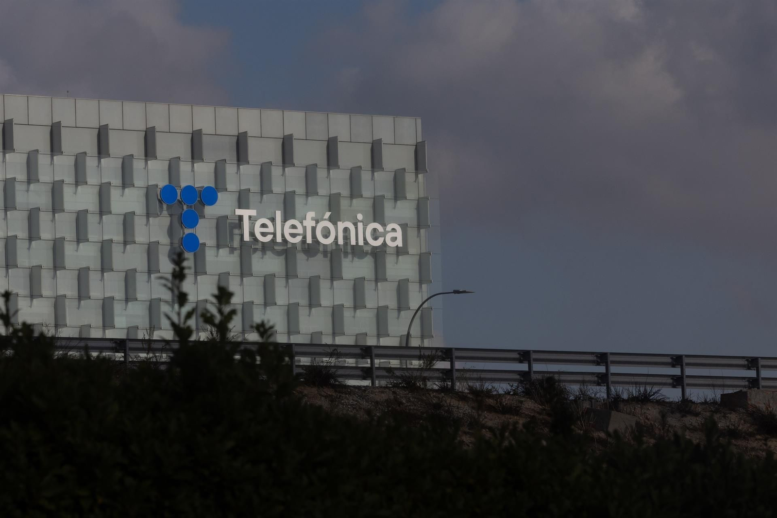 Fachada de la sede de Telefónica.
