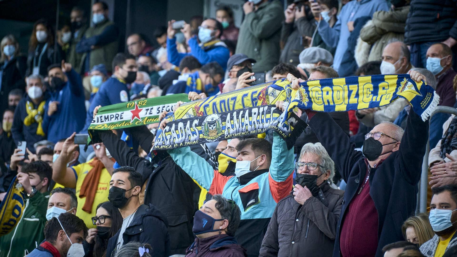 Partido de fútbol entre el Cádiz CF y el Getafe CF.