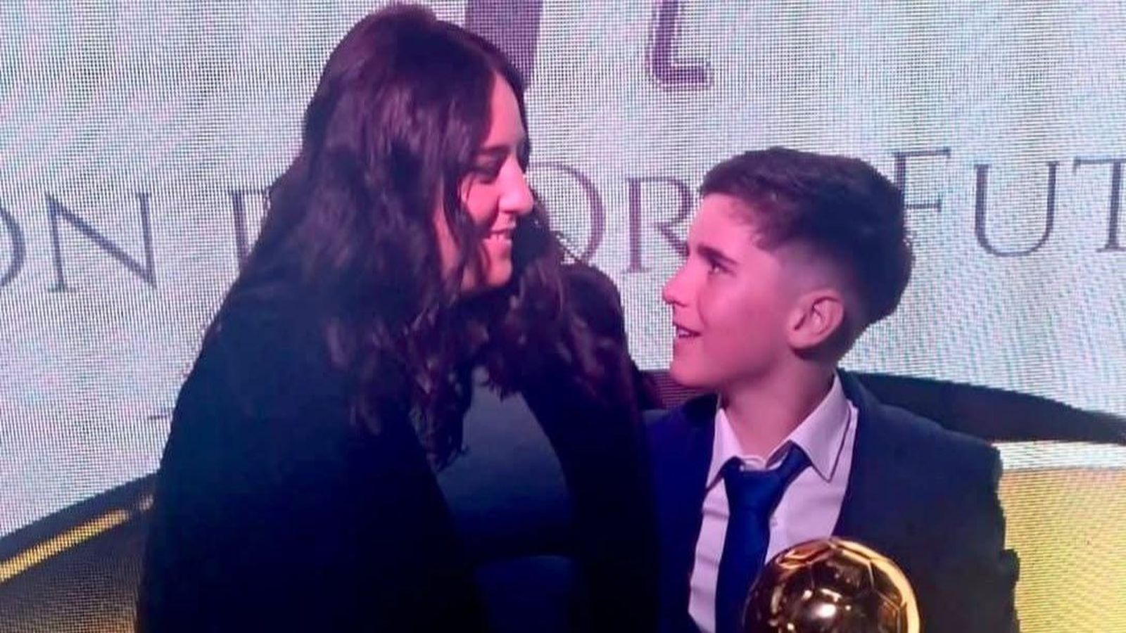 El tarifeño Ángel Delgado, con su premio