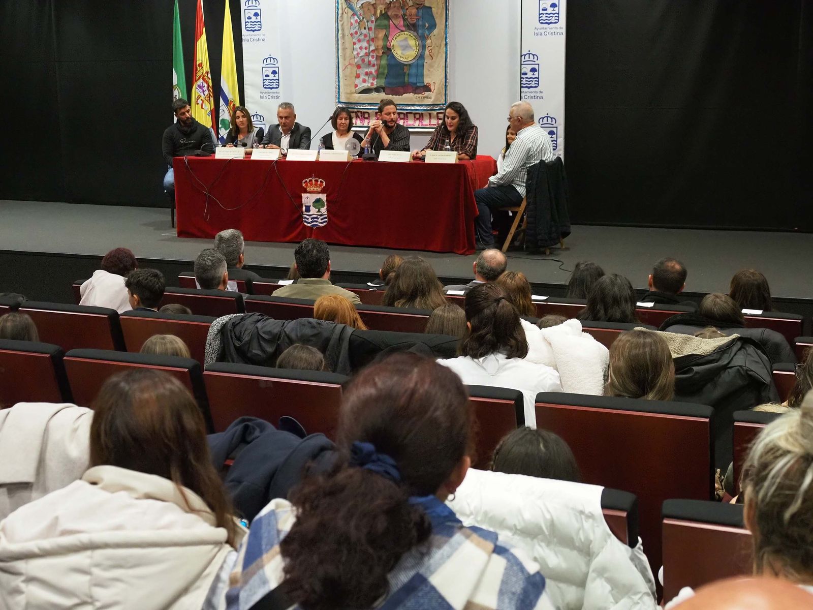 Manuel Carrasco regresa a su Isla Cristina para recibir el Galardón de la Peña Pasacalles, en imágenes