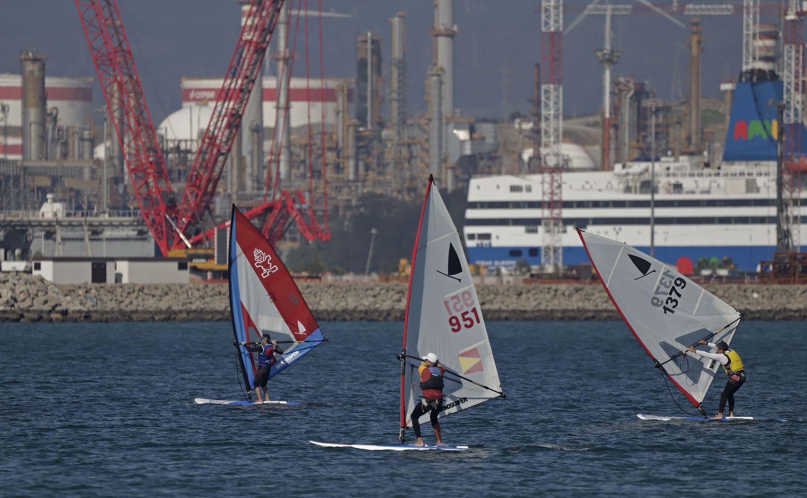 Las fotos de la segunda jornada opa de Andalucía de la clase Windsurfer, en La Línea