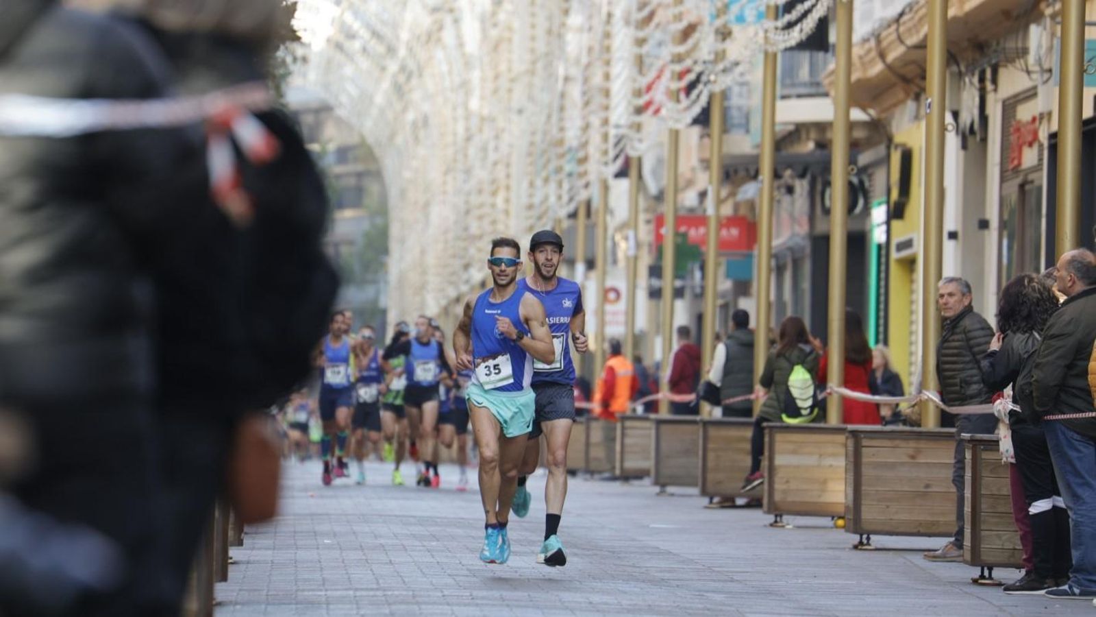 La calle Cruz Conde, un punto fuerte para seguir de cerca la Media Maratón. La calle Cruz Conde, un punto fuerte para seguir de cerca la Media Maratón.