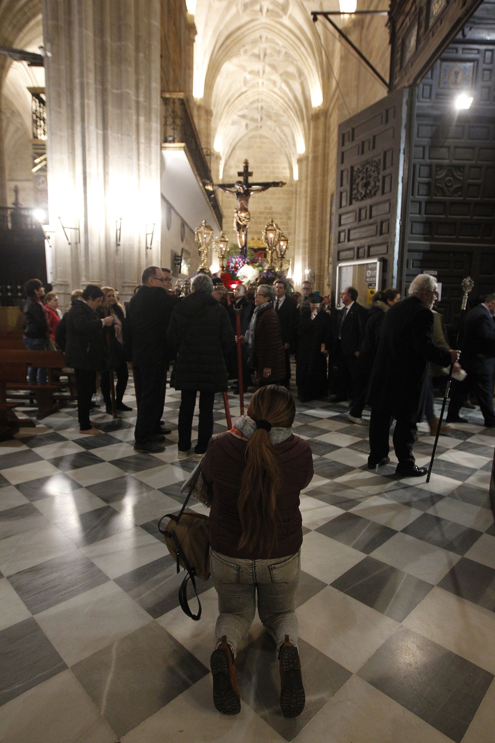 Imágenes Via Crucis Santo Cristo de la Escucha. Semana Santa Almería 2019