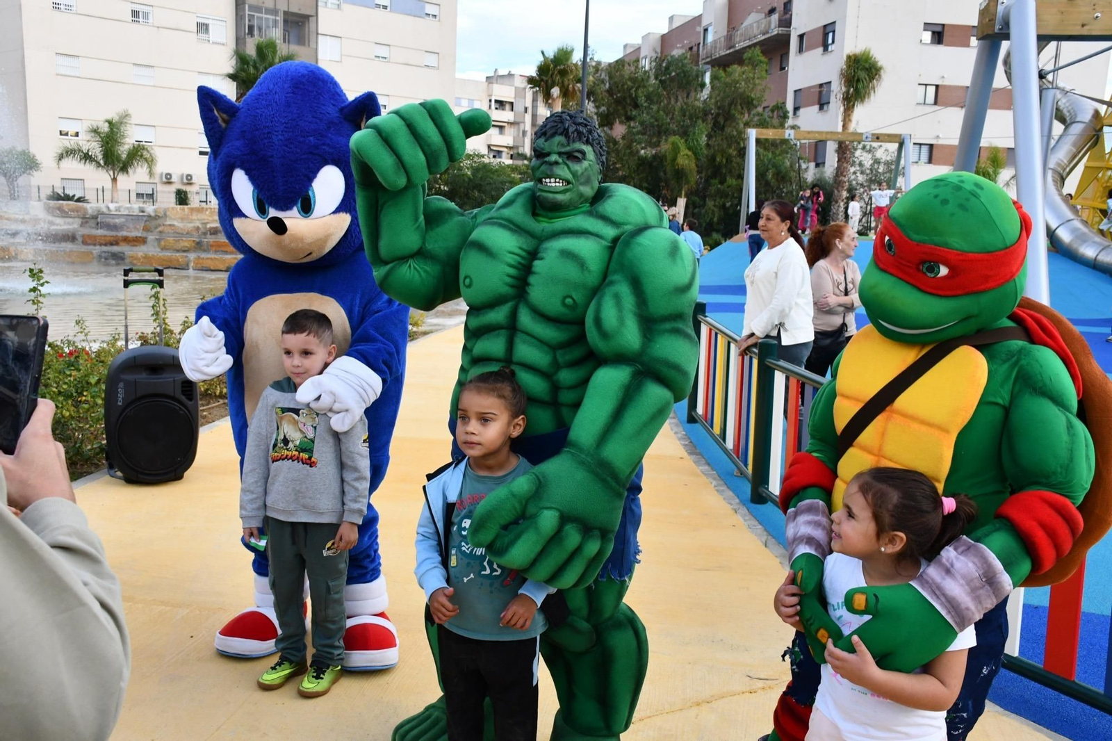 Multitudinaria inauguración del nuevo parque temático entre Campamento y Puente Mayorga