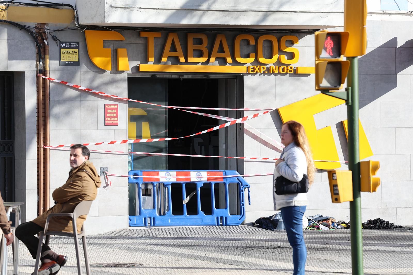 El estanco que ha salido ardiendo en la avenida Diego Morón.