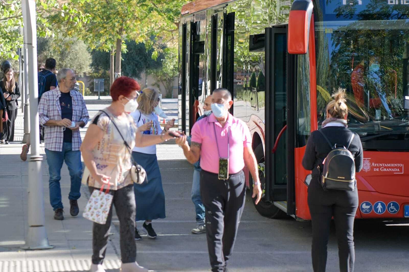 La jornada del Día de Todos los Santos en Granada, en imágenes