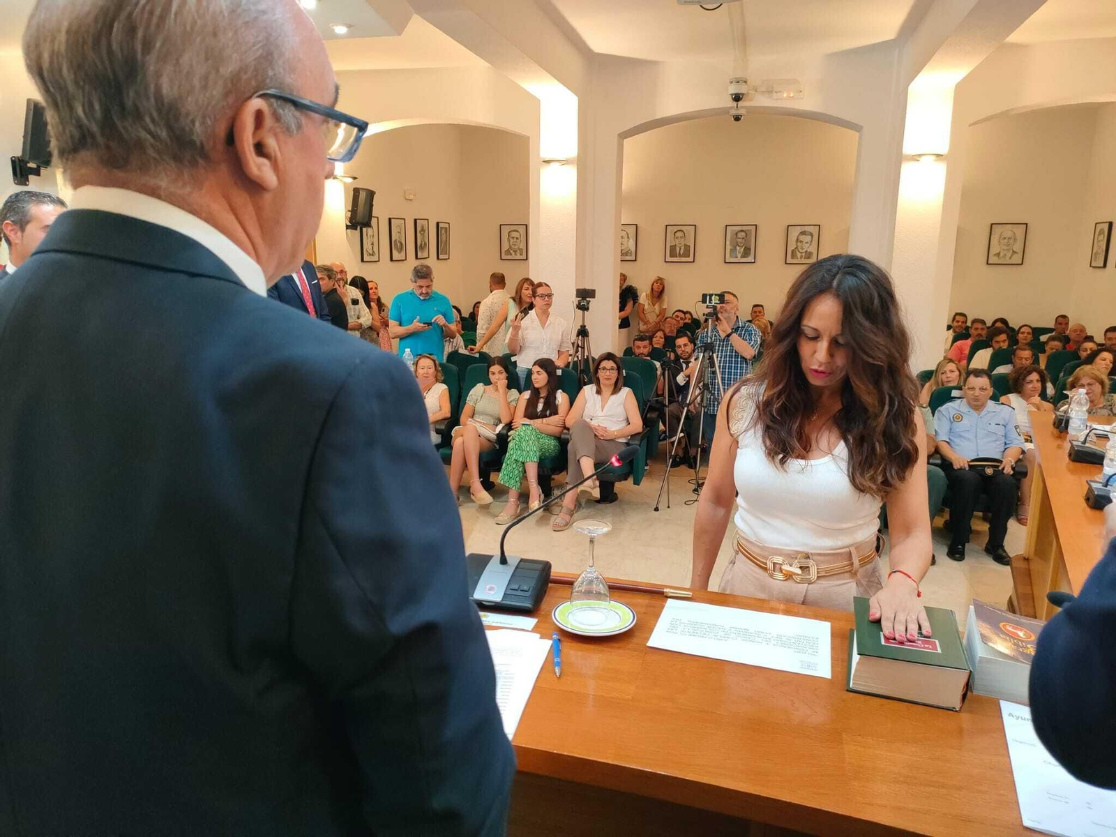 La investidura de Miguel Alconchel como alcalde de Los Barrios, en imágenes