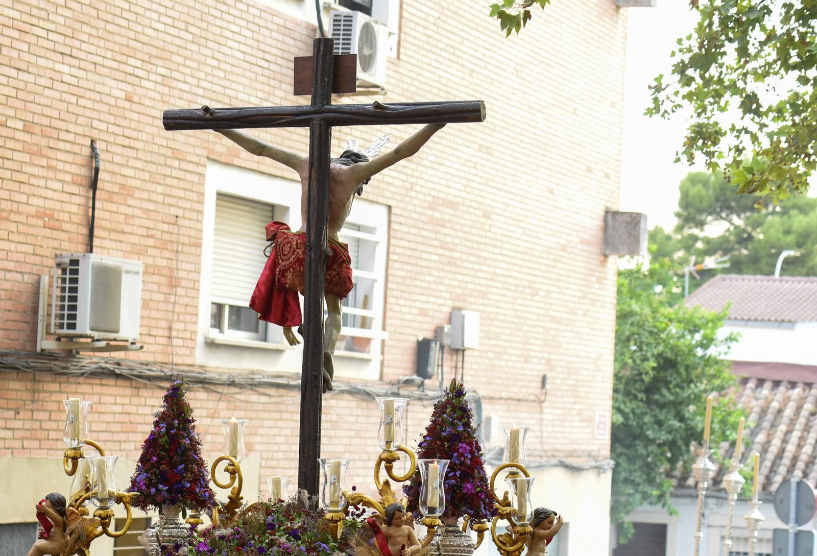 El vía crucis misionero del Cristo del Amor, en imágenes