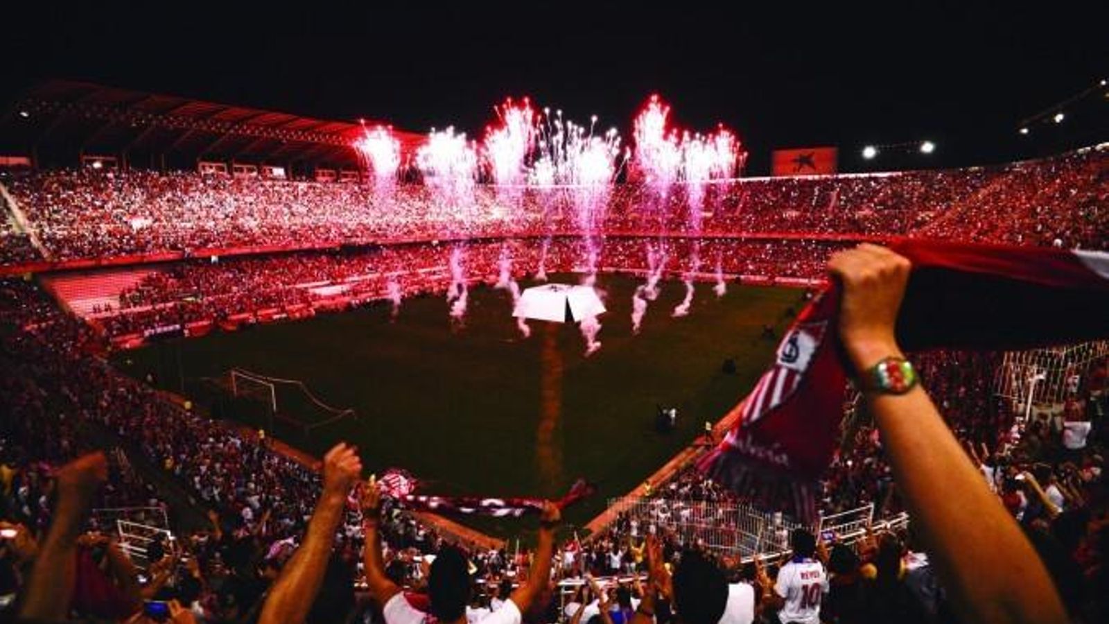 Una nueva noche mágica para los aficionados del Sevilla.