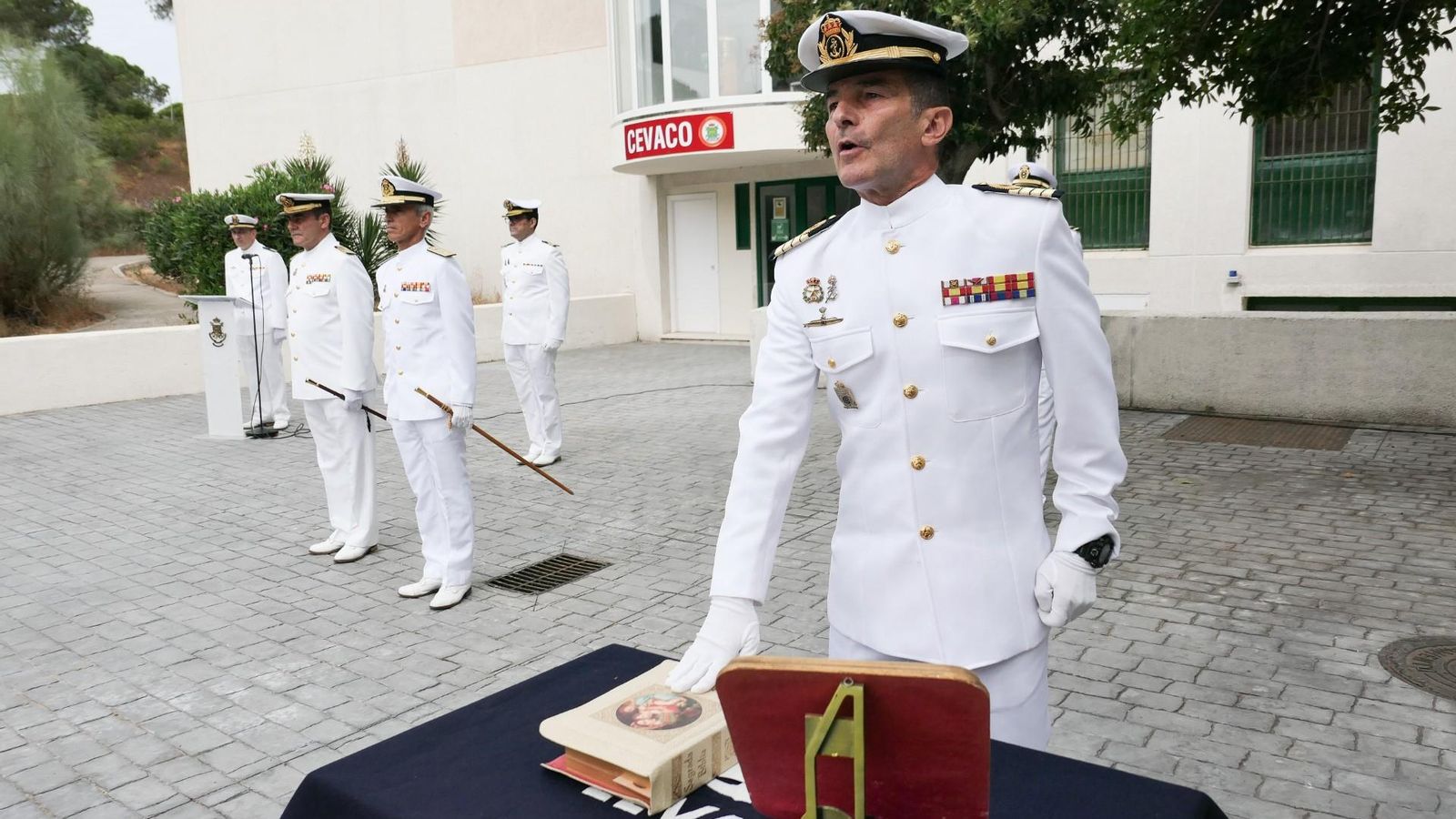 El nuevo comandante del Centro de Evaluación y Certificación para el Combate (COCEVACO), el capitán de navío Rafael Samaniego Martín de Francisco El nuevo comandante del Centro de Evaluación y Certificación para el Combate (COCEVACO), el capitán de navío Rafael Samaniego Martín de Francisco