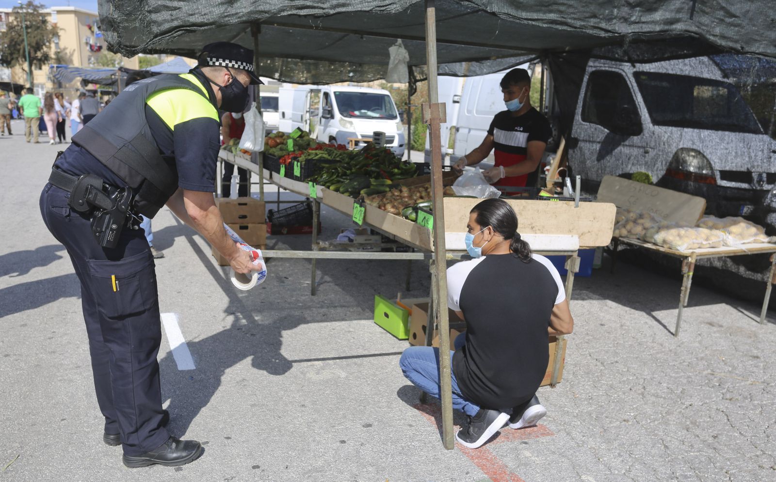Las fotos del mercadillo de Huelin, en Málaga, en su primer día de desescalada
