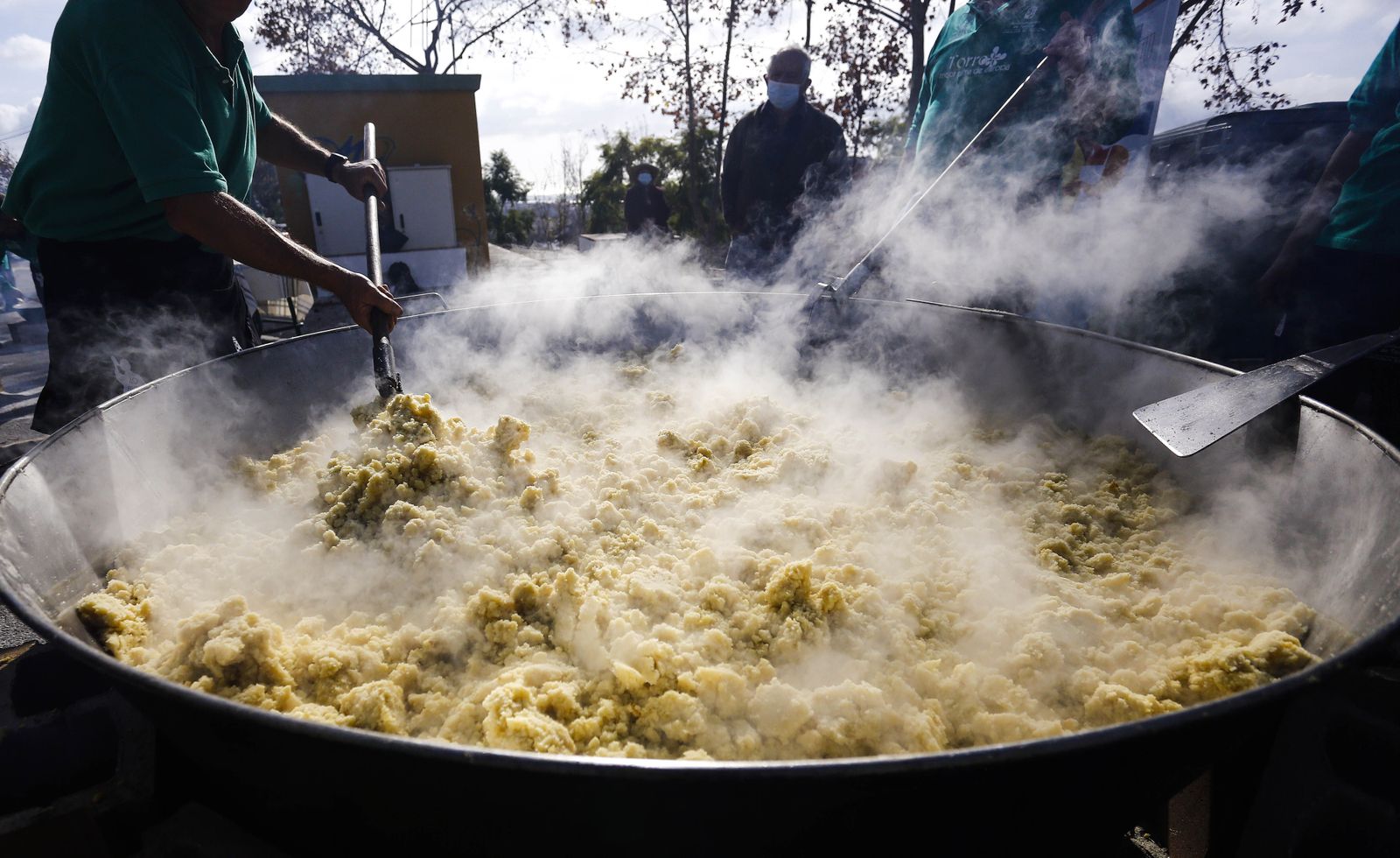 El Día de las Migas de Torrox, en fotos