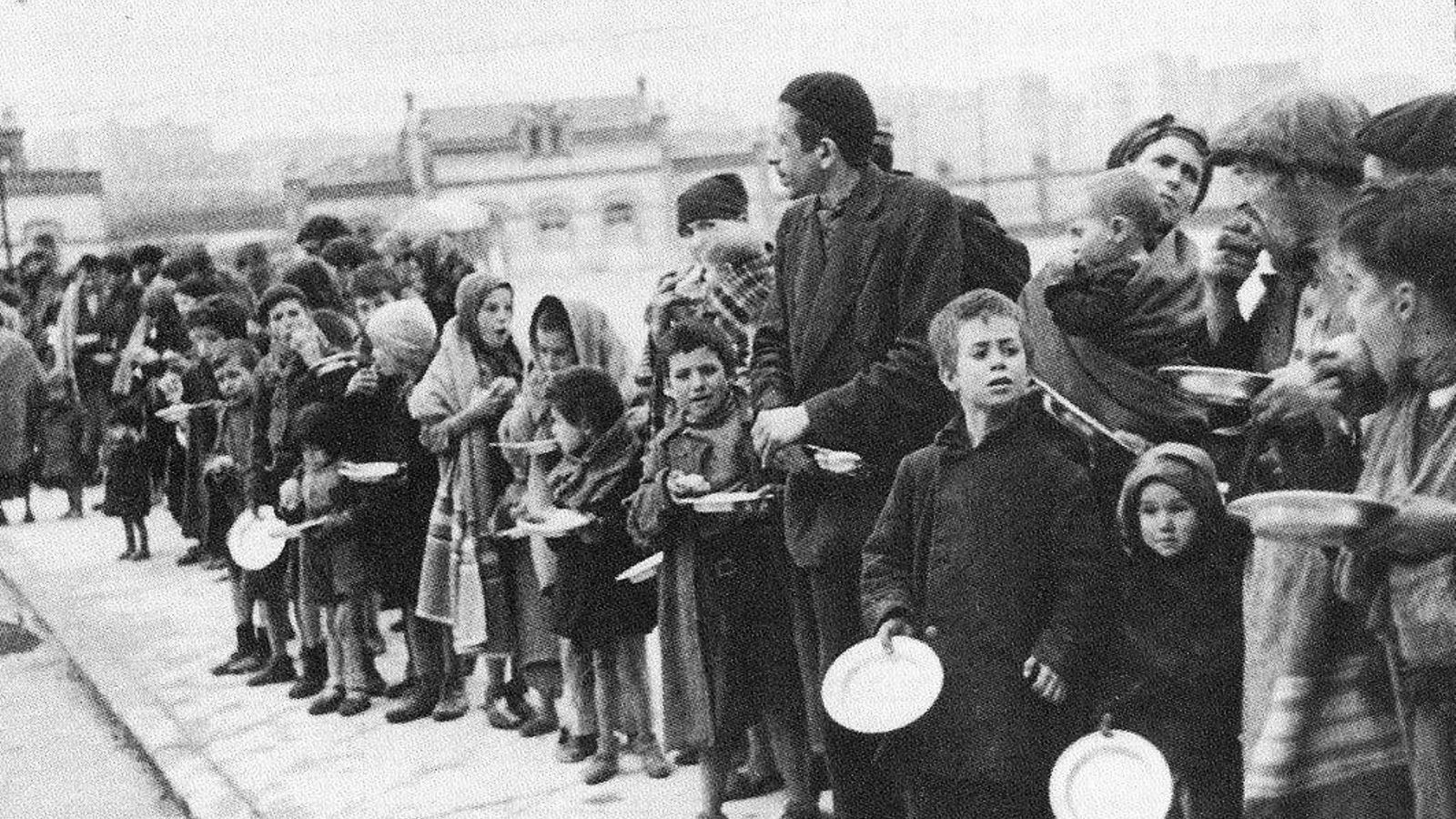 'Canciones para después de una guerra' (1976, Basilio Martín Patino).