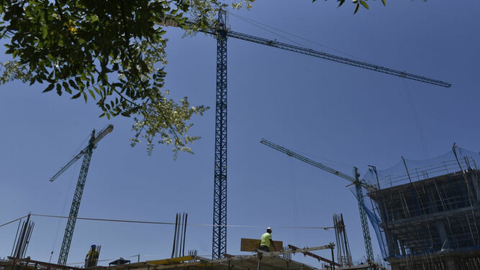 Obras en la Hacienda del Rosario, entre Torreblanca y Sevilla Este.