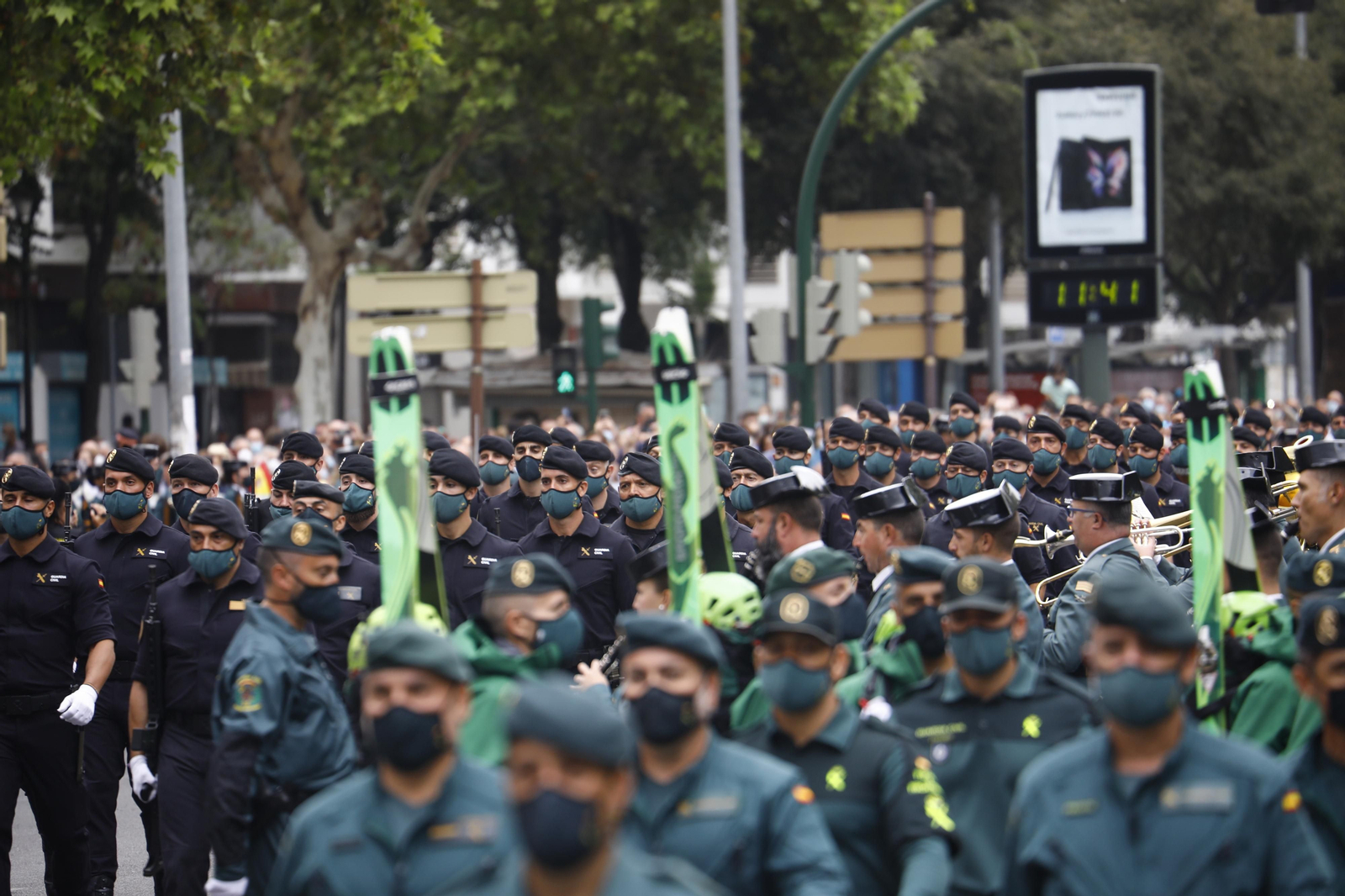 El desfile por la celebración de la semana de la Guardia Civil en Córdoba, en fotografías