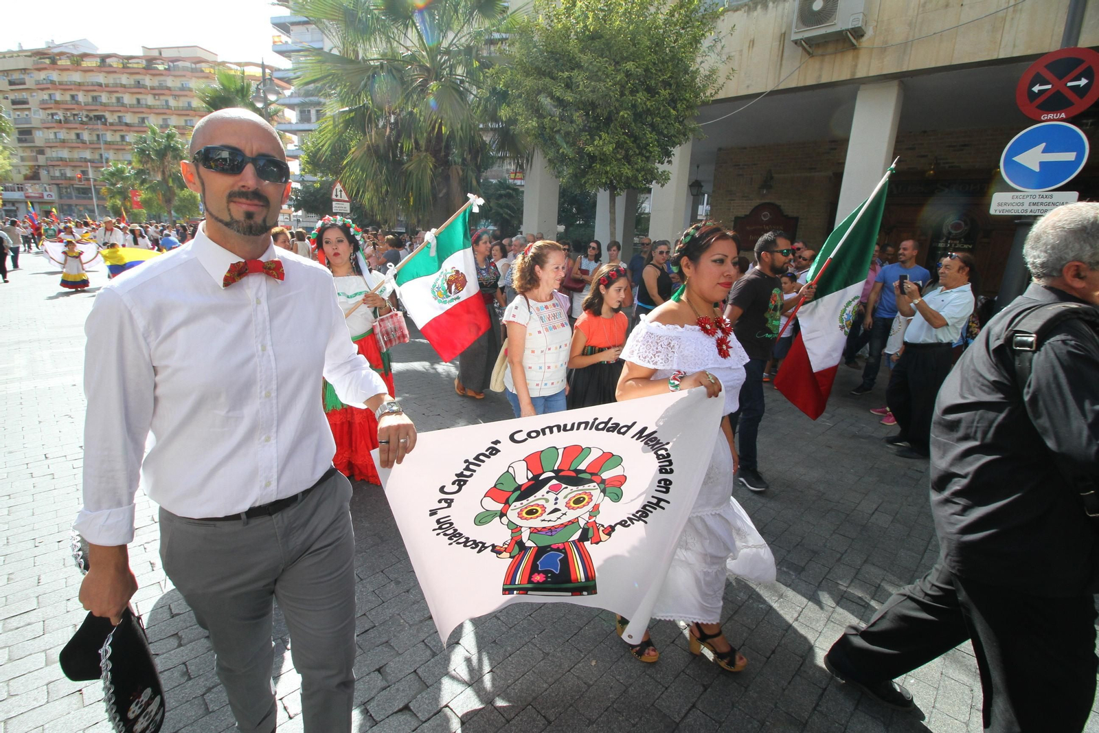 Imágenes del desfile Iberoamericano de bailes.