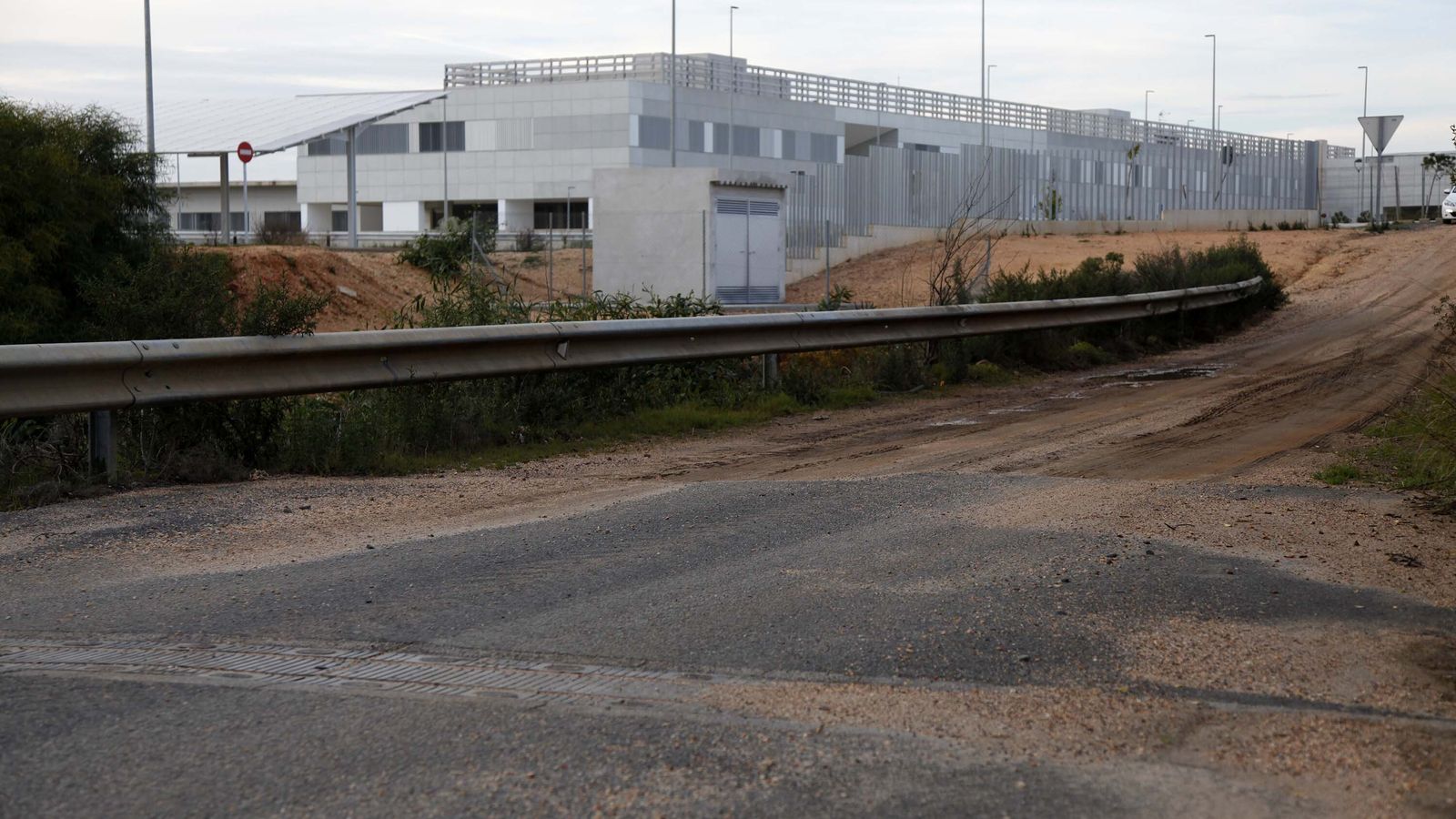 Hospital de Lepe sin los accesos terminados.