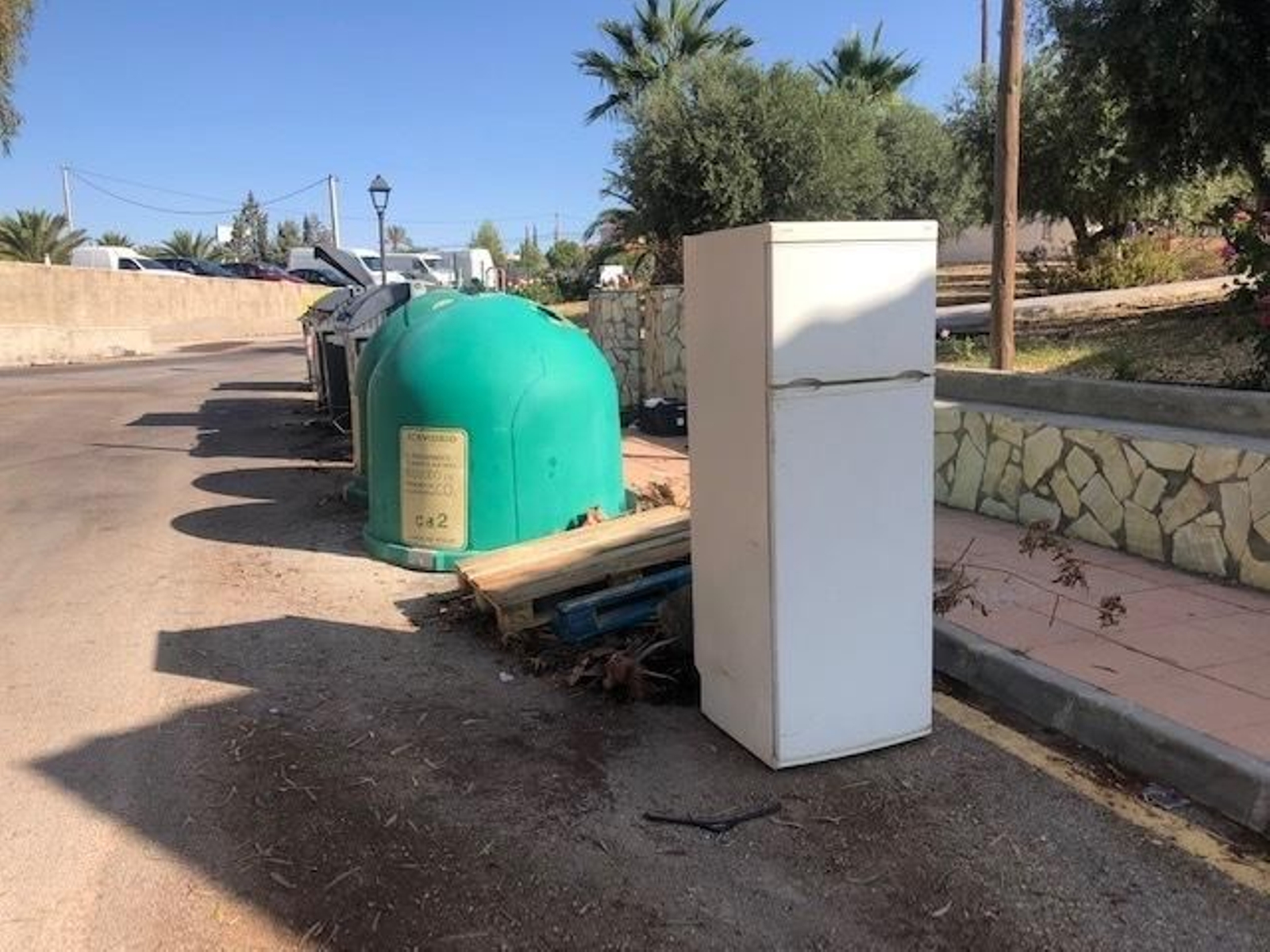 Llamamiento para no tirar muebles y electrodomésticos en los cascos urbanos