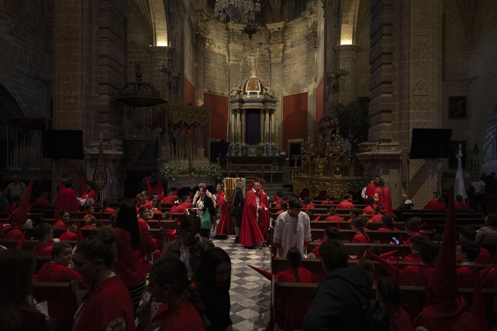 Imágenes de la salida de Misericordia en la Semana Santa de El Puerto 2025