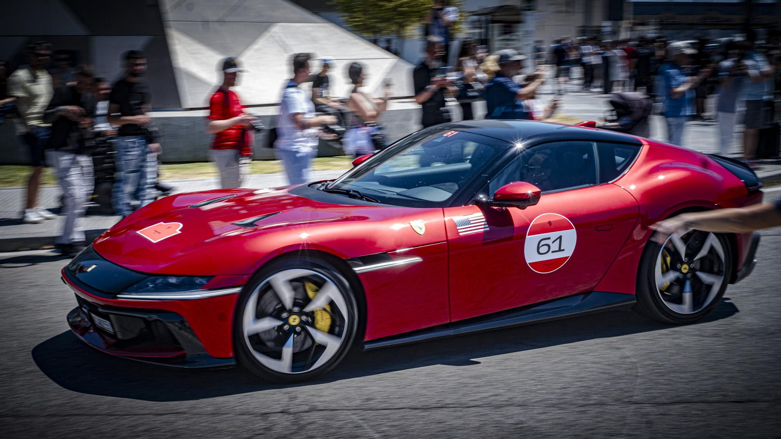 Las imágenes de la concentración de coches Ferrari en Cádiz