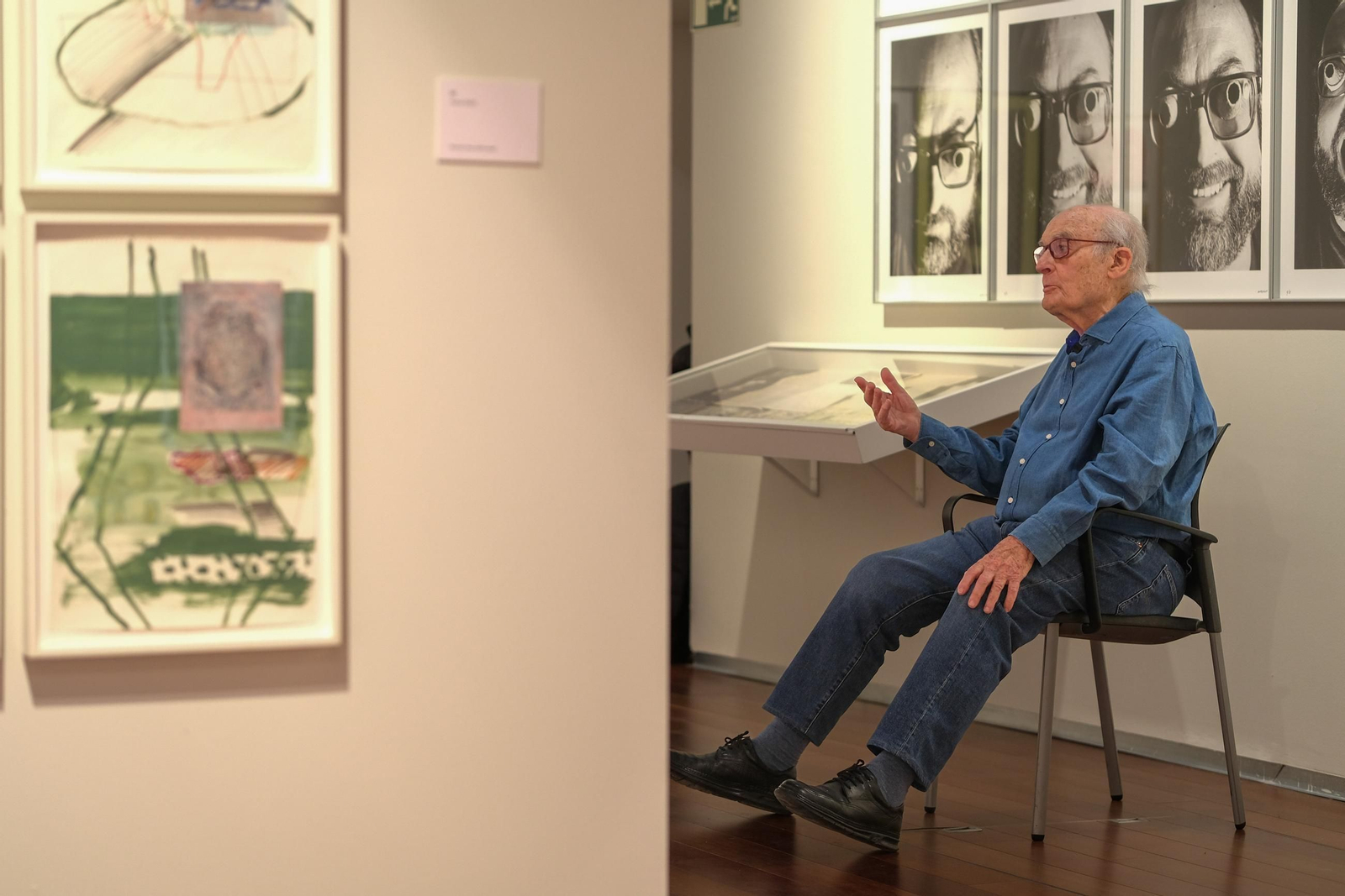 Imágenes de la inauguración de una exposición de Luis Gordillo en el Espacio Santa Clara