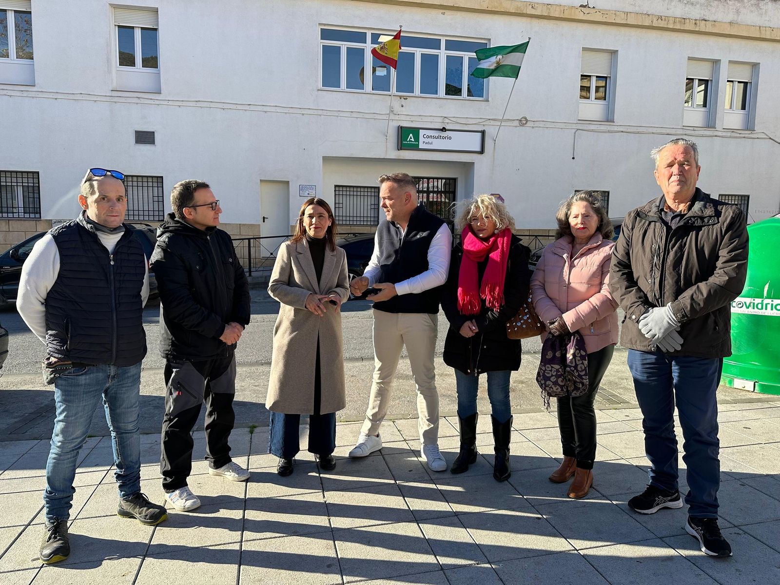 Los responsables del PSOE de Granada a las puertas del Consultorio de Padul