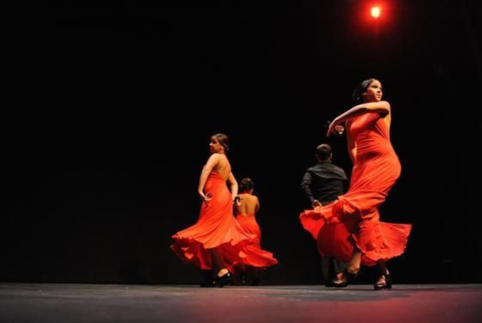 El reportero gráfico Emilio Morenatti recibe el I Premio Libertad de Expresión en el Real Teatro de Las Cortes de San Fernando. 

Foto: Elias Pimentel