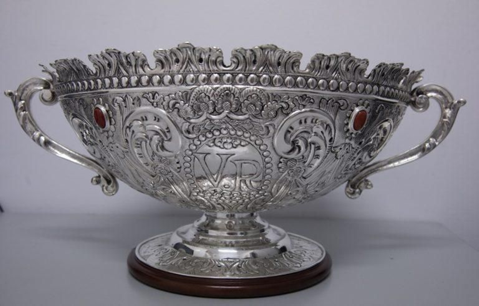 El paso de la Virgen de los Reyes estrenará una crátera el próximo 15 de agosto.