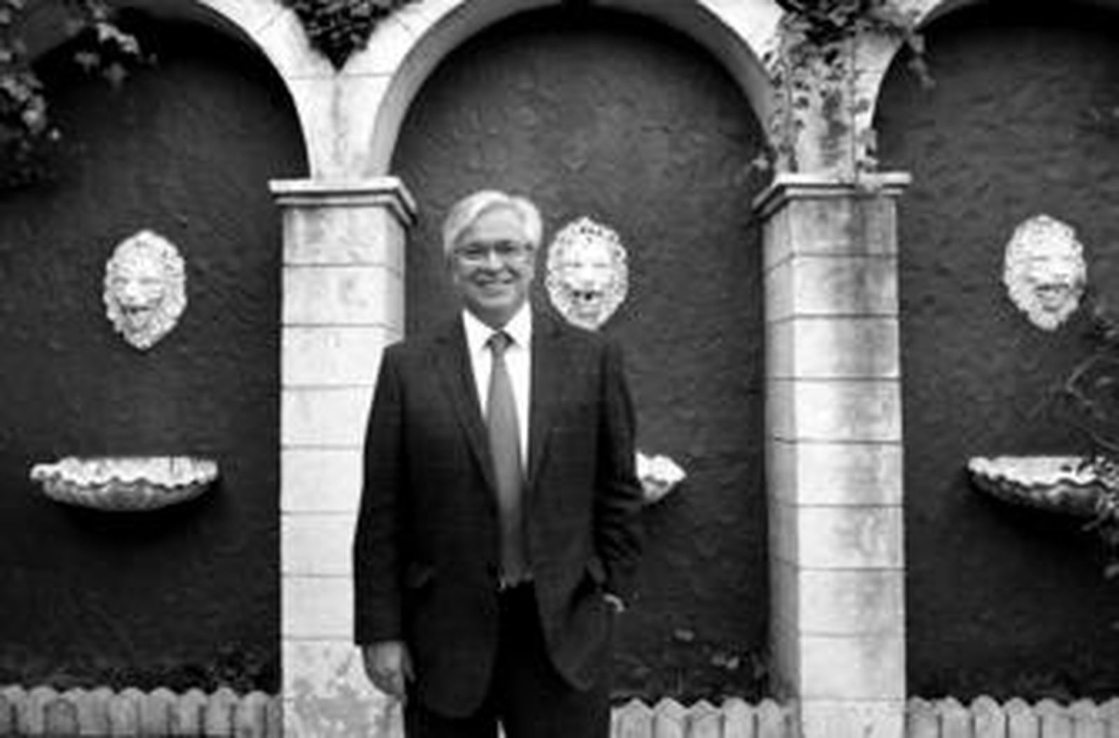 Joan Clos, momentos antes del encuentro con empresarios que celebró el pasado viernes en el restaurante El Cortijo de El Puerto.