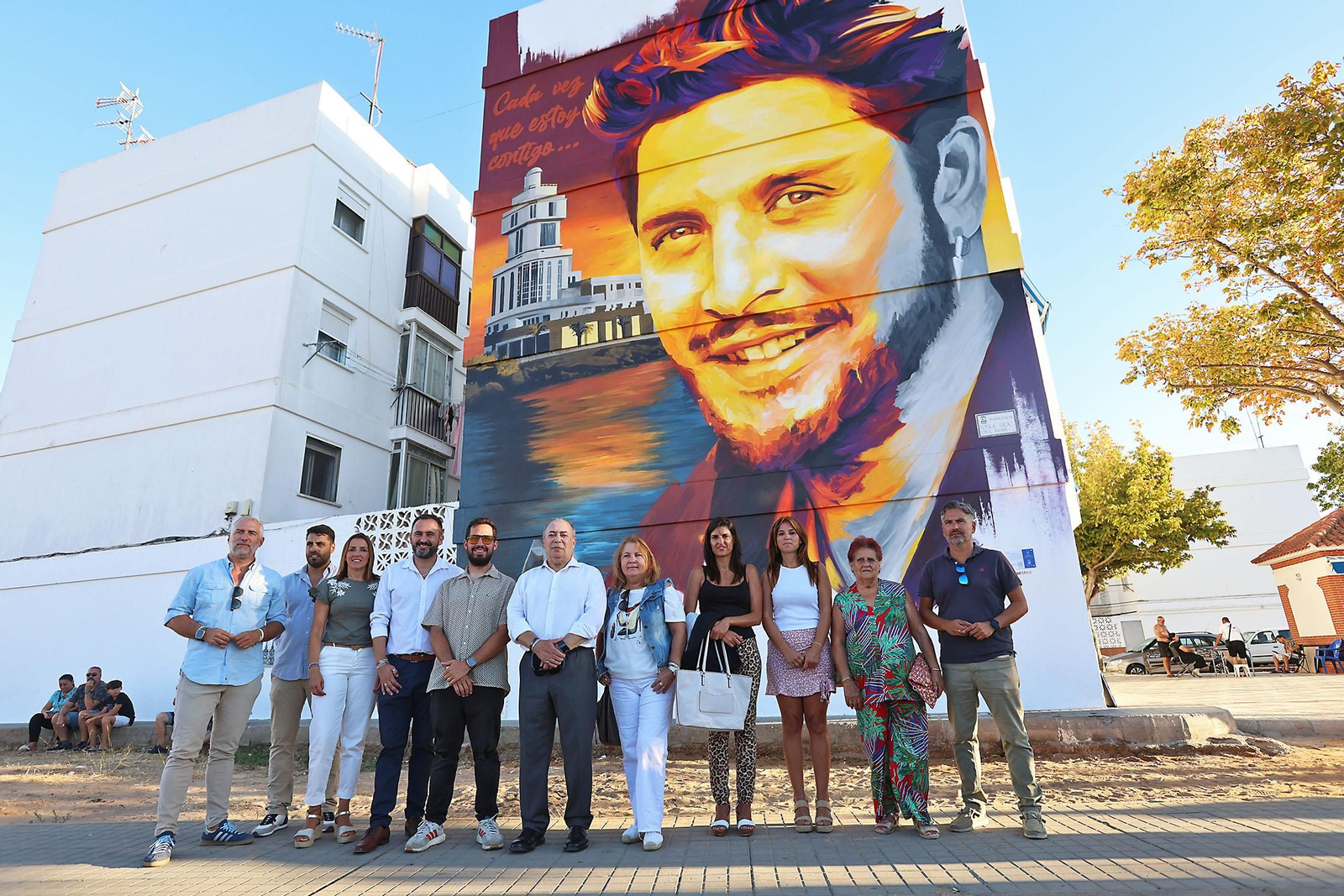 Imágenes de la inauguración del mural homenaje a Manuel Carrasco en Isla Cristina