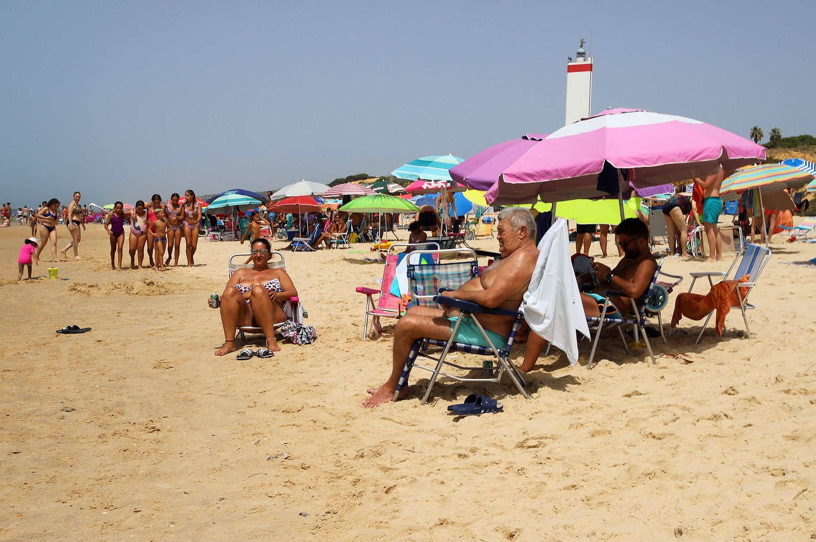 Imágenes del caluroso fin de semana en las playas de Huelva