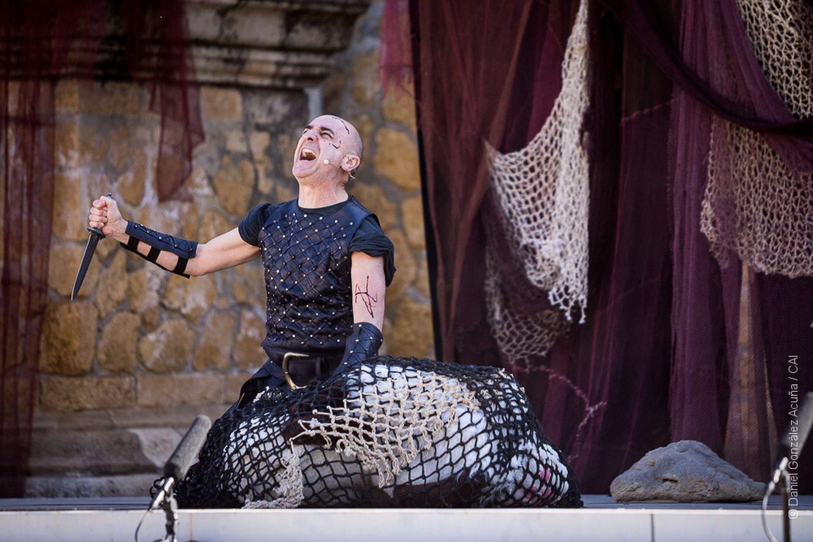 Una escena de la obra 'Ayax' en el teatro romano de Itálica.